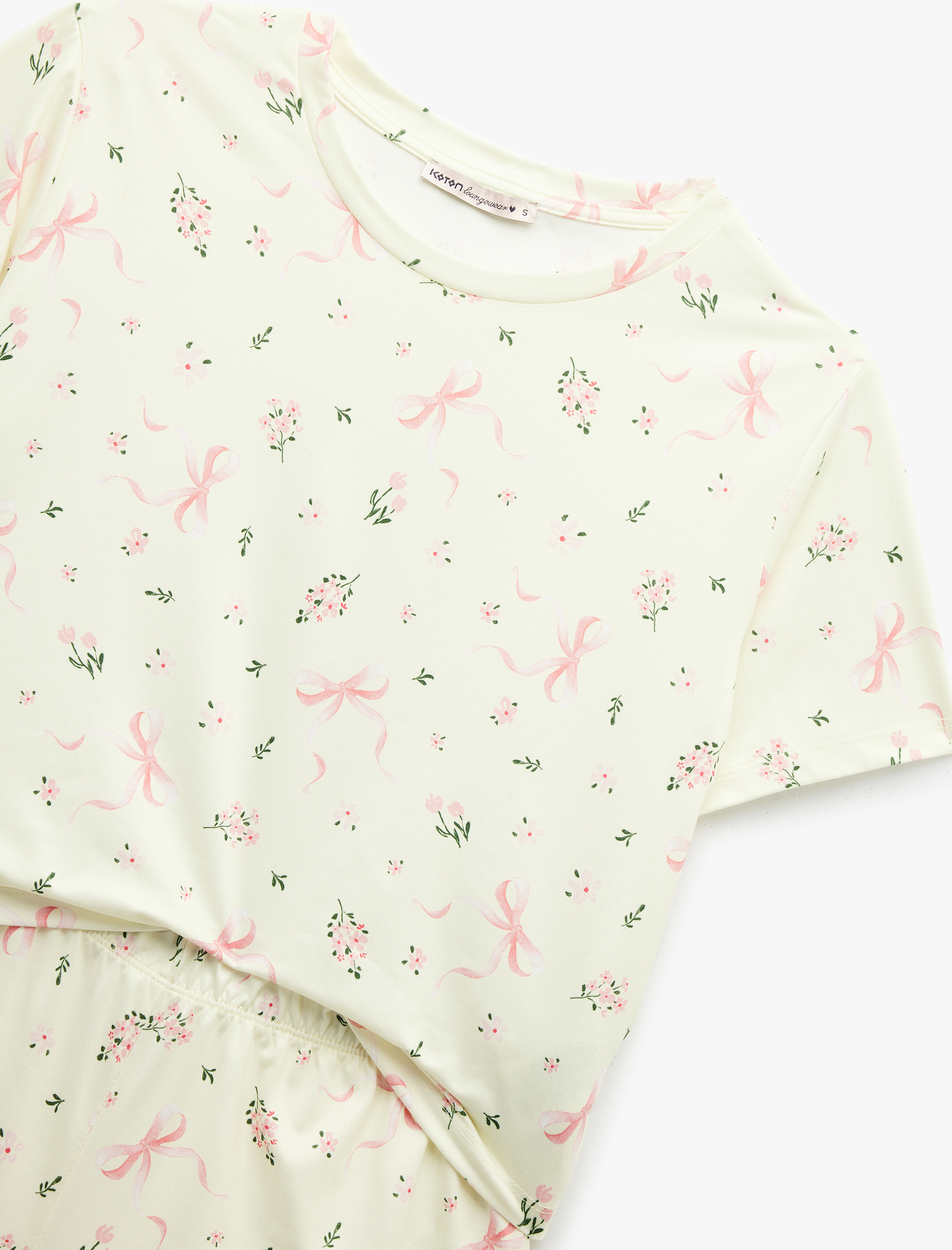   Kısa Kollu Bisiklet Yaka Çiçekli Şortlu Pijama Takımı