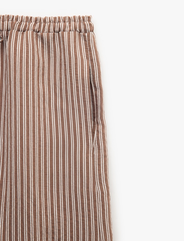 Beli Bağcıklı Rahat Kalıp Cepli Modal Karışımlı Çizgili Pantolon_5