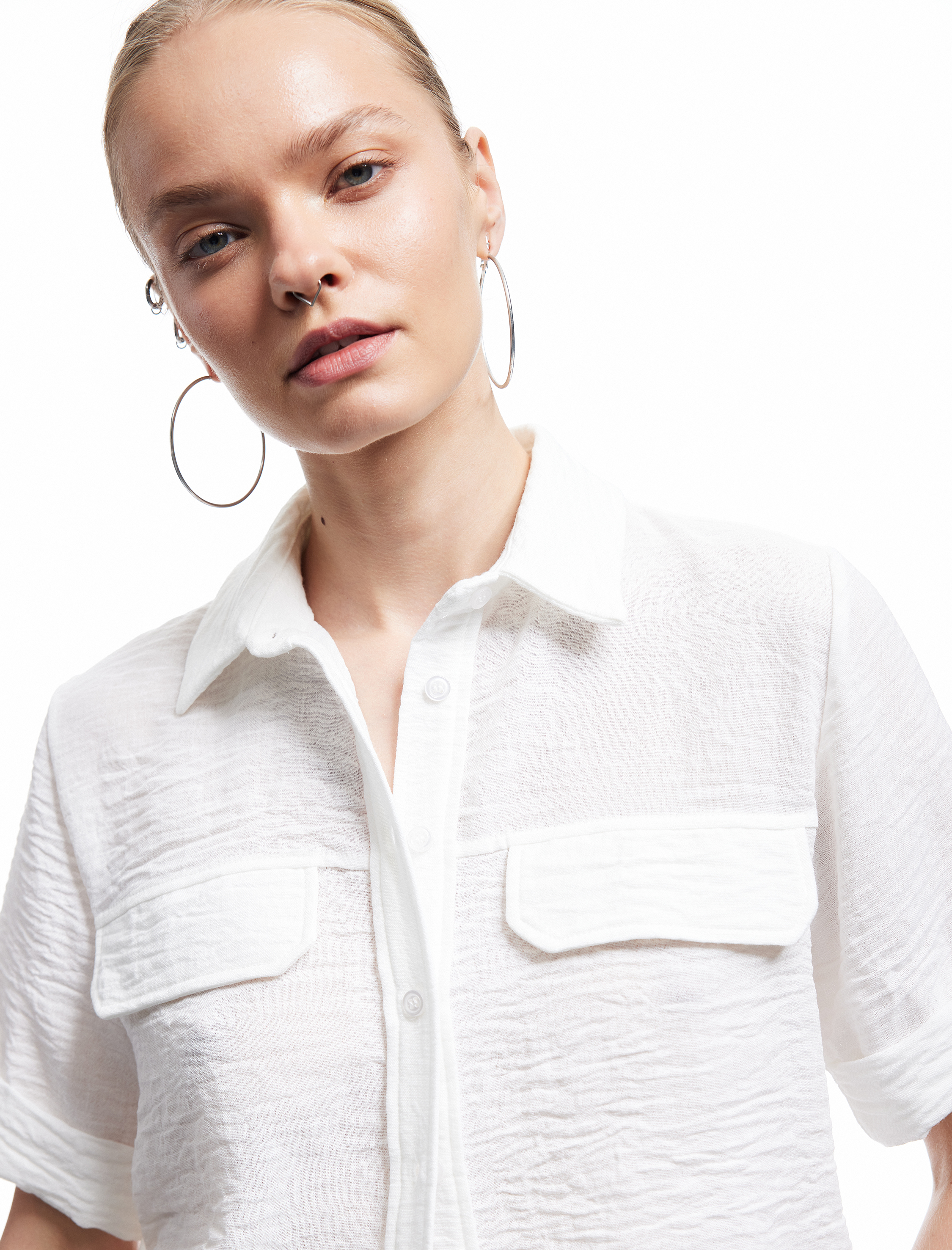   Klasik Yaka Kapaklı Cep Detaylı Yarım Kollu Rahat Kesim Crop Gömlek