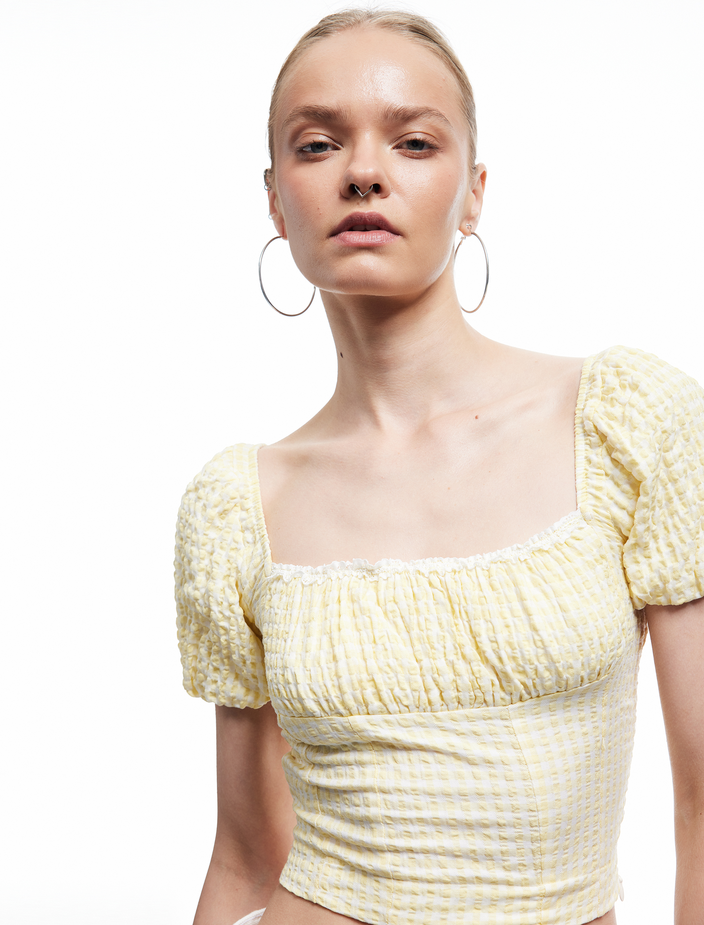   Dantel Detaylı Kısa Kollu Slim Fit Dokulu Kayık Yaka Pötikareli Bluz