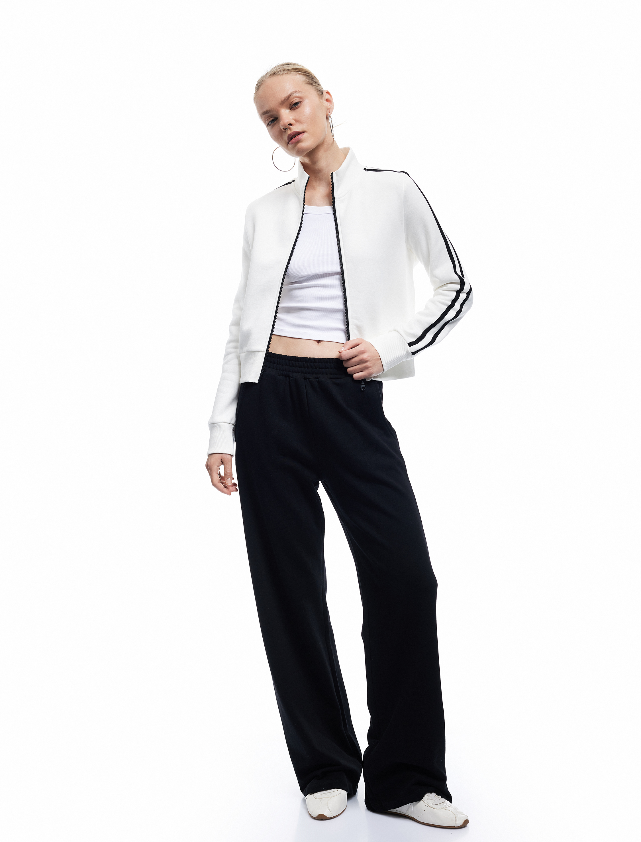   Şardonlu Uzun Kollu Dar Kesim Dik Yaka Fermuarlı Çizgili Sweatshirt