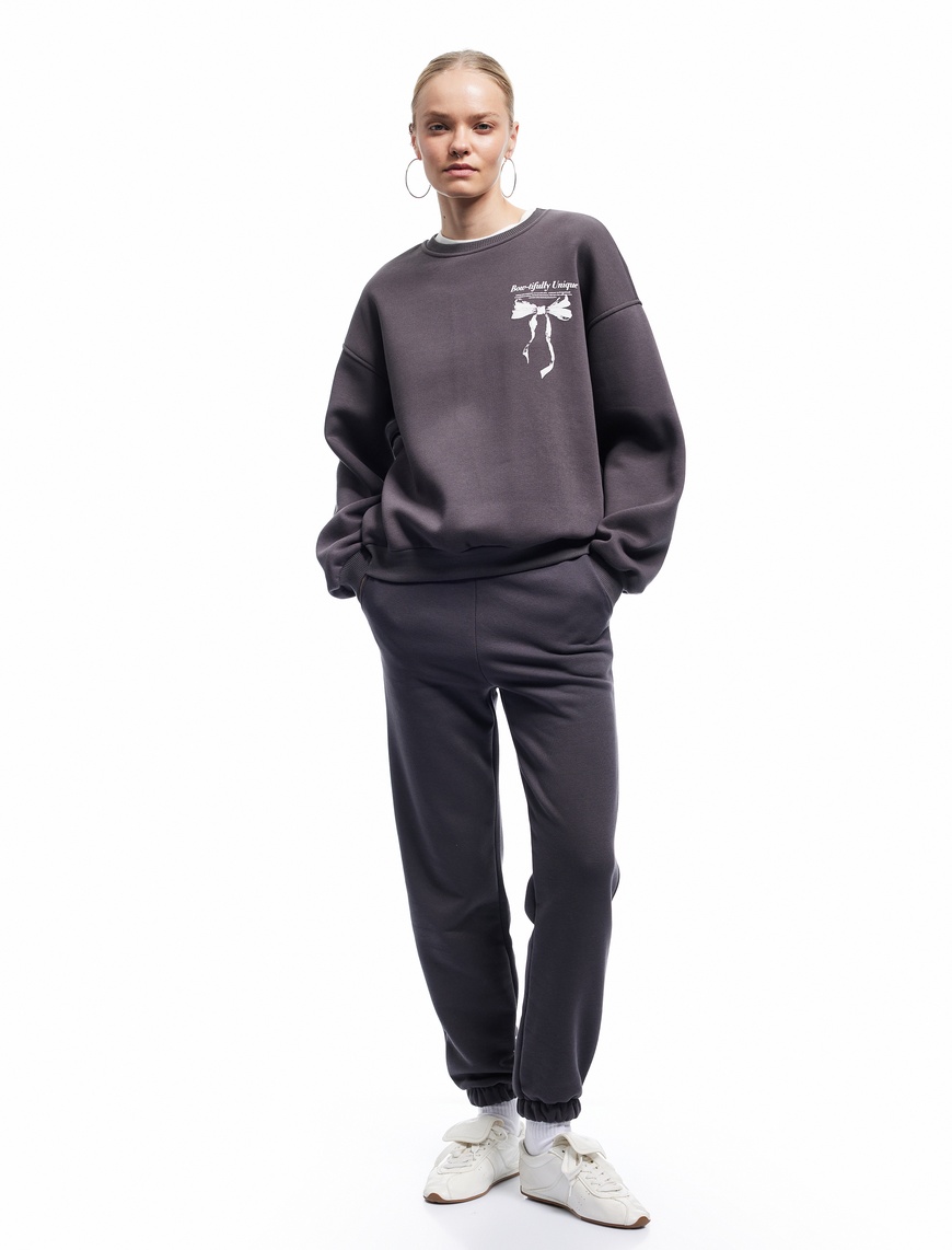   Şardonlu Uzun Kollu Bisiklet Yaka Fiyonk Baskılı Oversize Sweatshirt