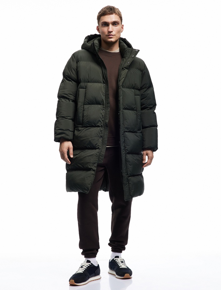  Kapüşonlu Cep Detaylı Fermuarlı Uzun Şişme Mont