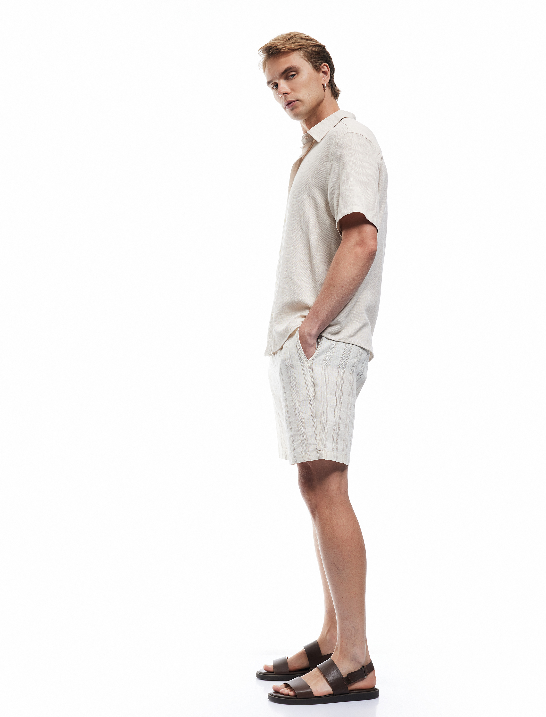   Pamuklu Çizgili Cep Detaylı Bermuda Beli Bağcıklı Şort