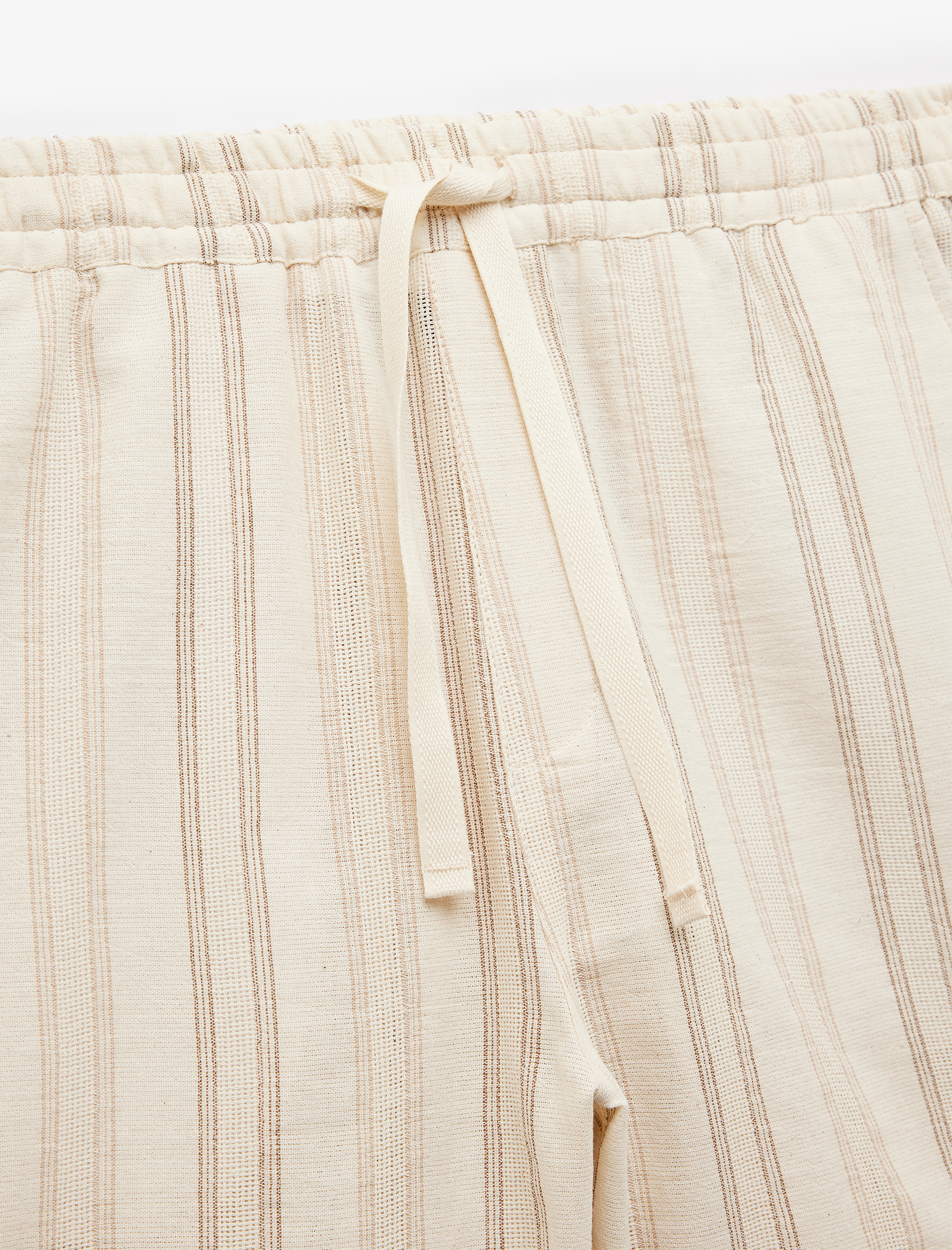   Pamuklu Çizgili Cep Detaylı Bermuda Beli Bağcıklı Şort