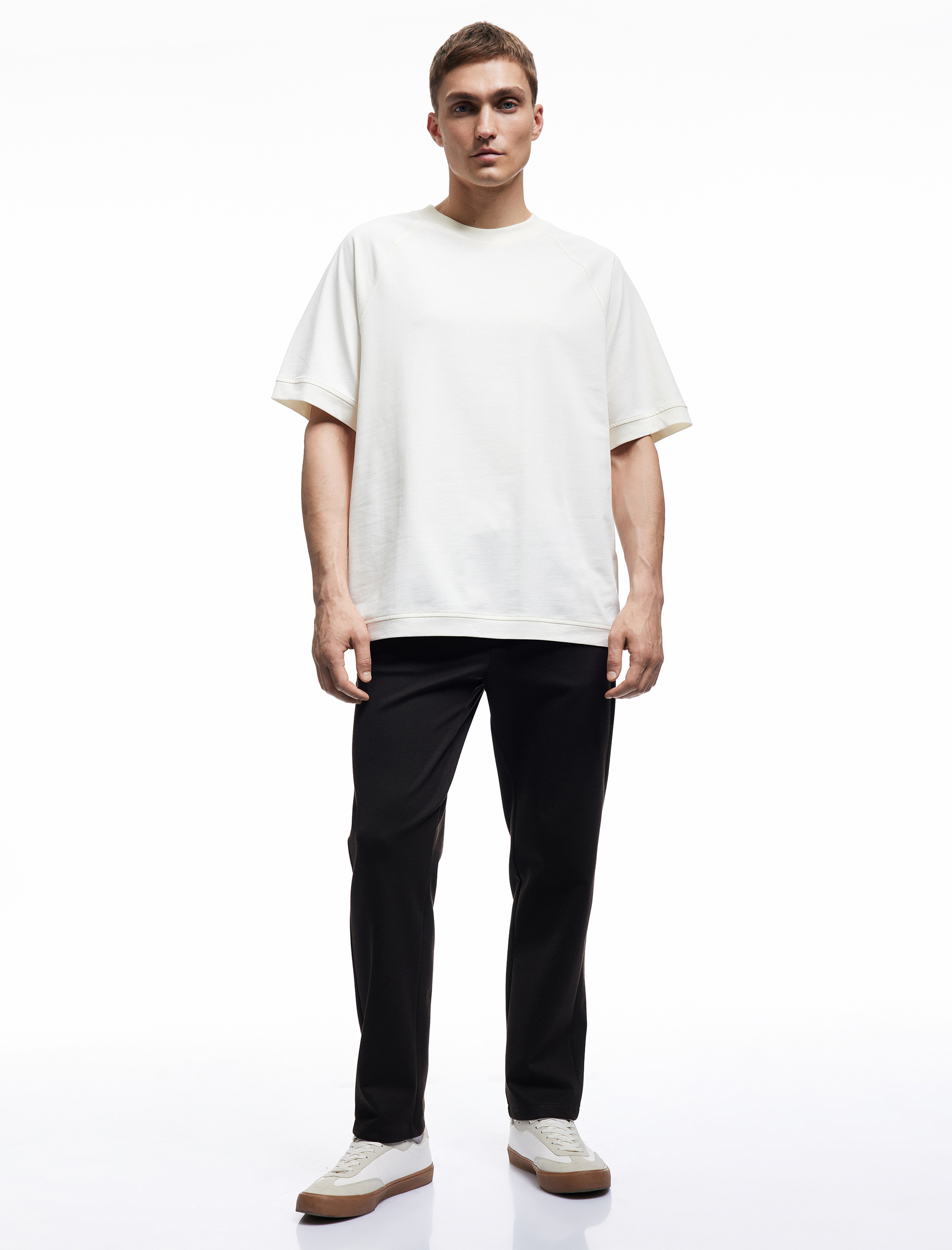   Kısa Kollu Pamuklu Dikiş Detaylı Tok Kumaş Regular Fit Bisiklet Yaka Tişört