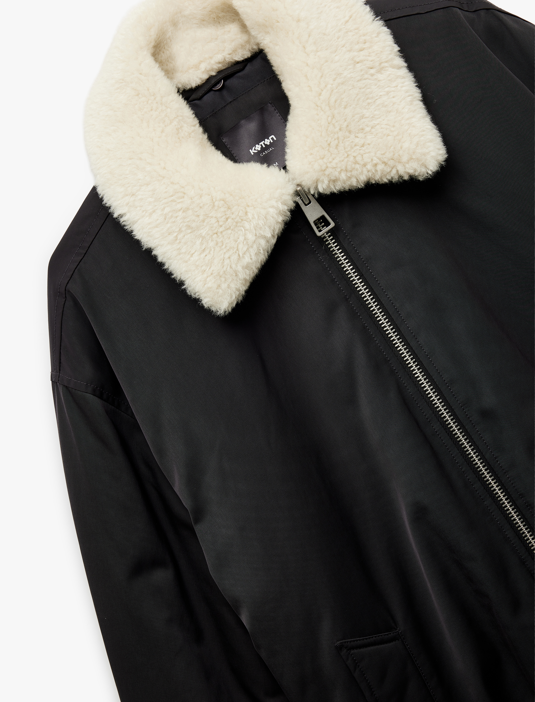 Uzun Kollu Cep Detaylı Fermuarlı Peluş Yaka Şişme Mont