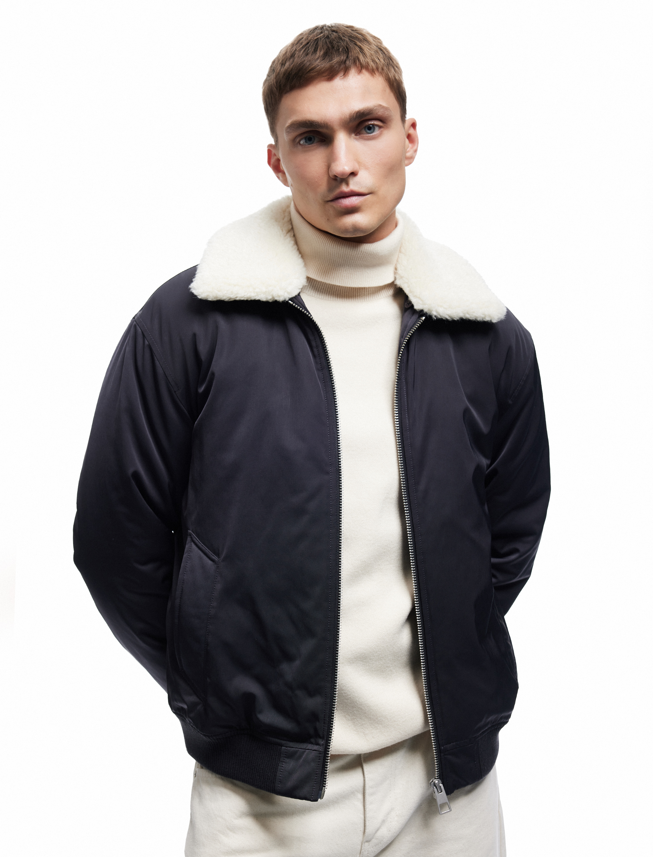 Uzun Kollu Cep Detaylı Fermuarlı Peluş Yaka Şişme Mont