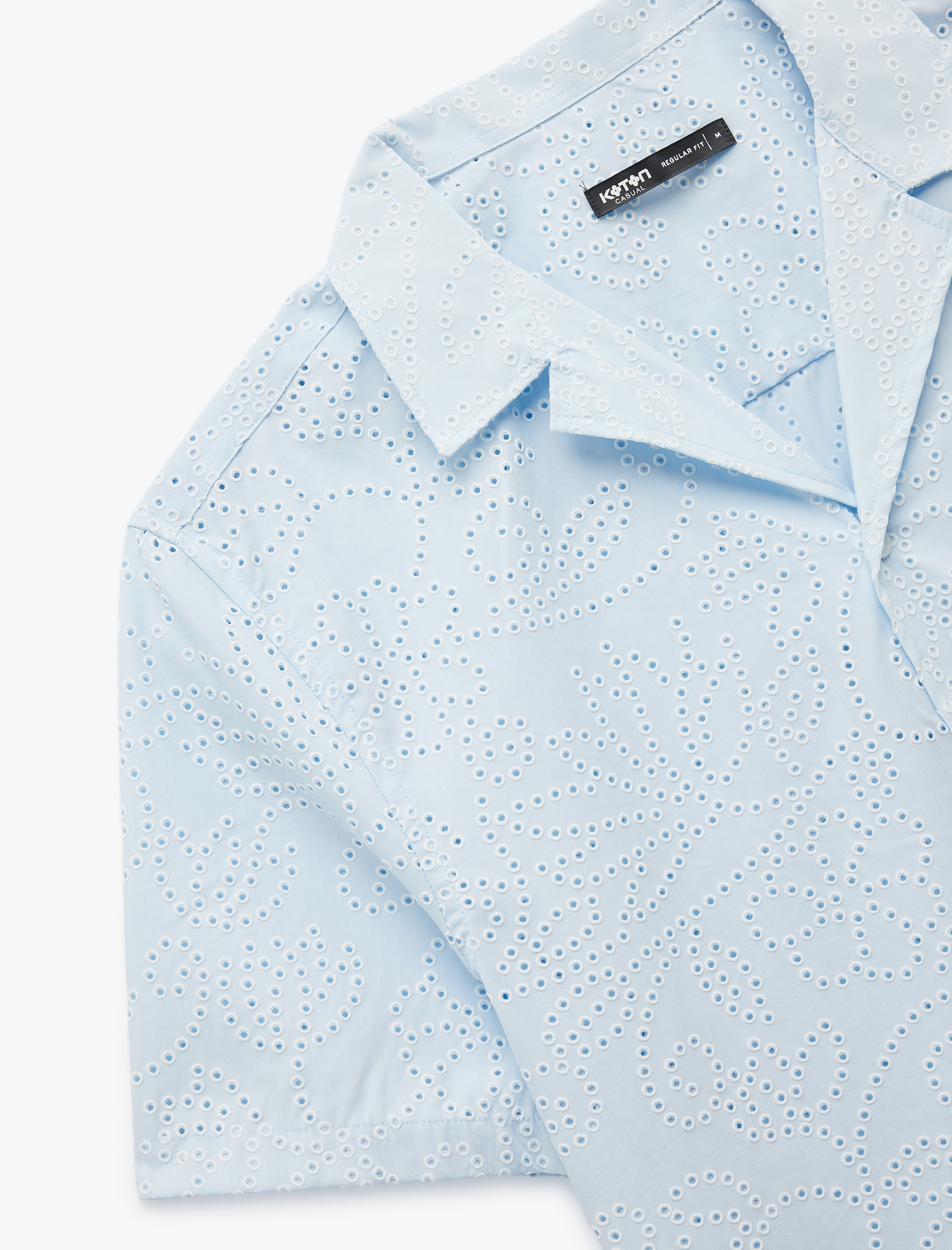 Pamuklu Regular Fit Apaş Yaka Çiçekli Brodeli Kısa Kollu Gömlek