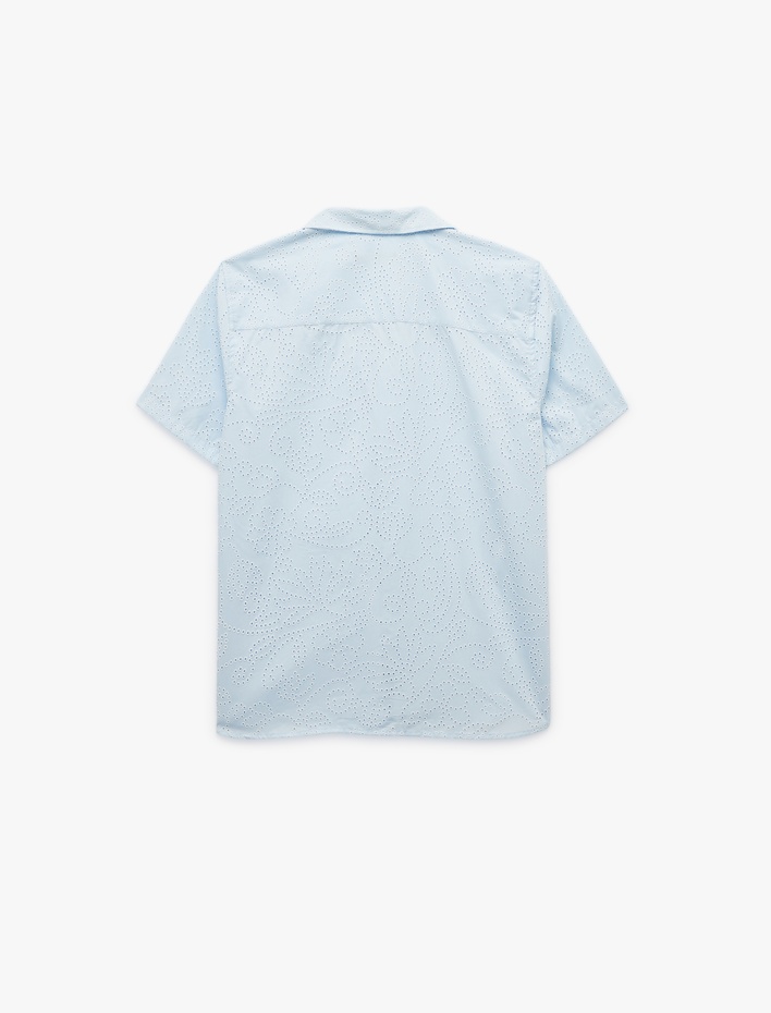  Pamuklu Regular Fit Apaş Yaka Çiçekli Brodeli Kısa Kollu Gömlek