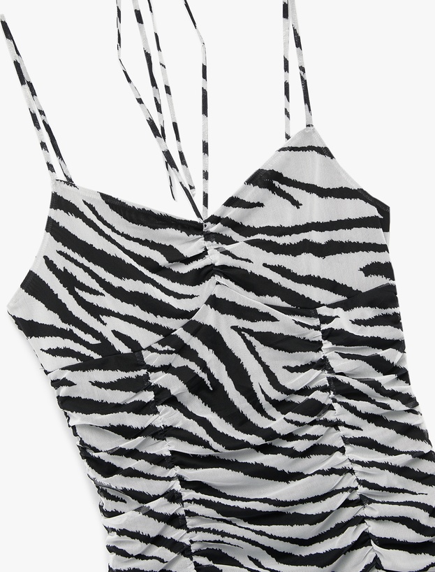Koton X Zeynep Bastık - Slim Fit Fırfırlı Drapeli Zebra Desenli İnce Askılı Mini Elbise_5
