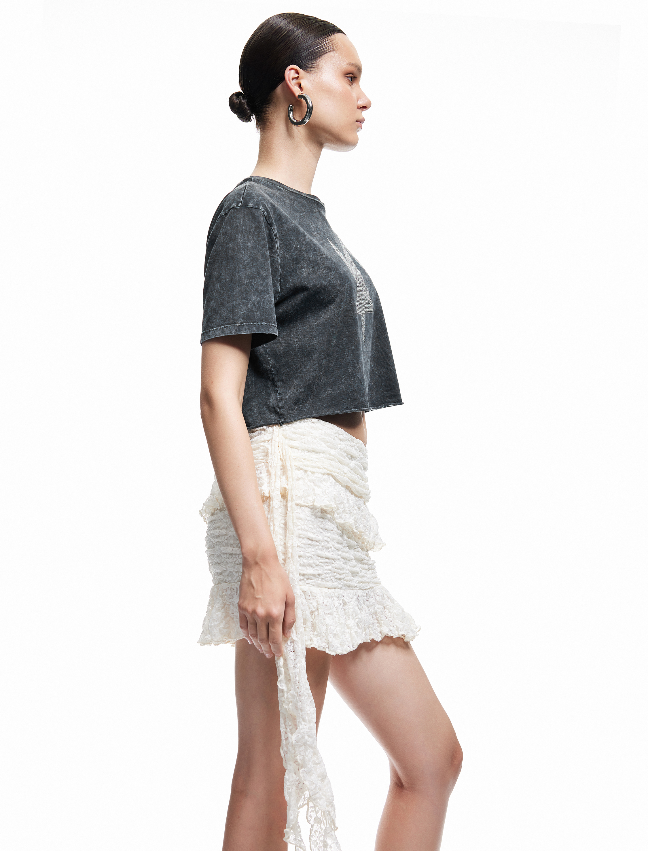   Koton X Zeynep Bastık - Slim Fit Bisiklet Yaka Kısa Kollu Yıldız Desenli Taşlı Crop Tişört