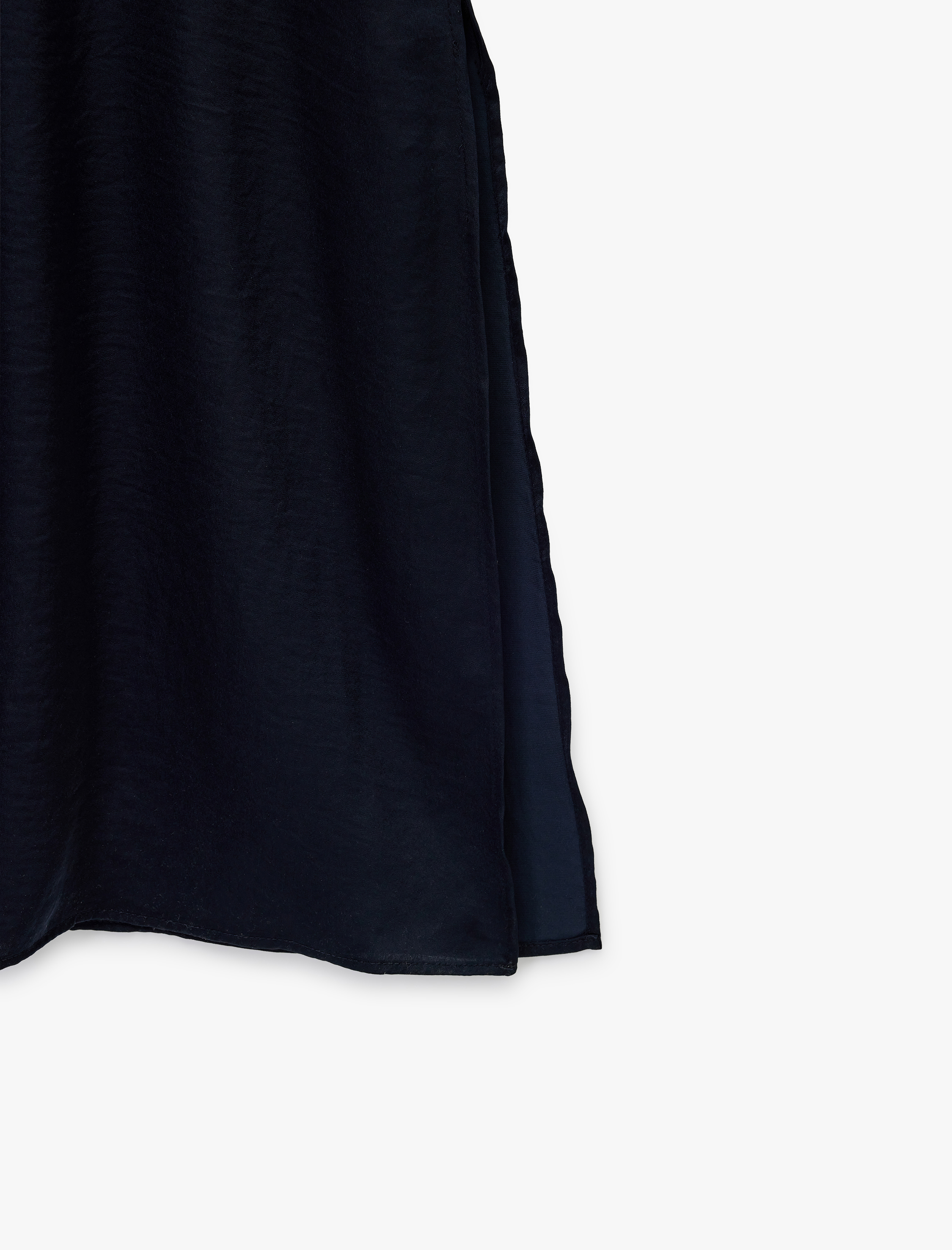   Aerobin Kumaş Bol Kalıp Fırfır Detaylı İnce Askılı Uzun Saten Elbise