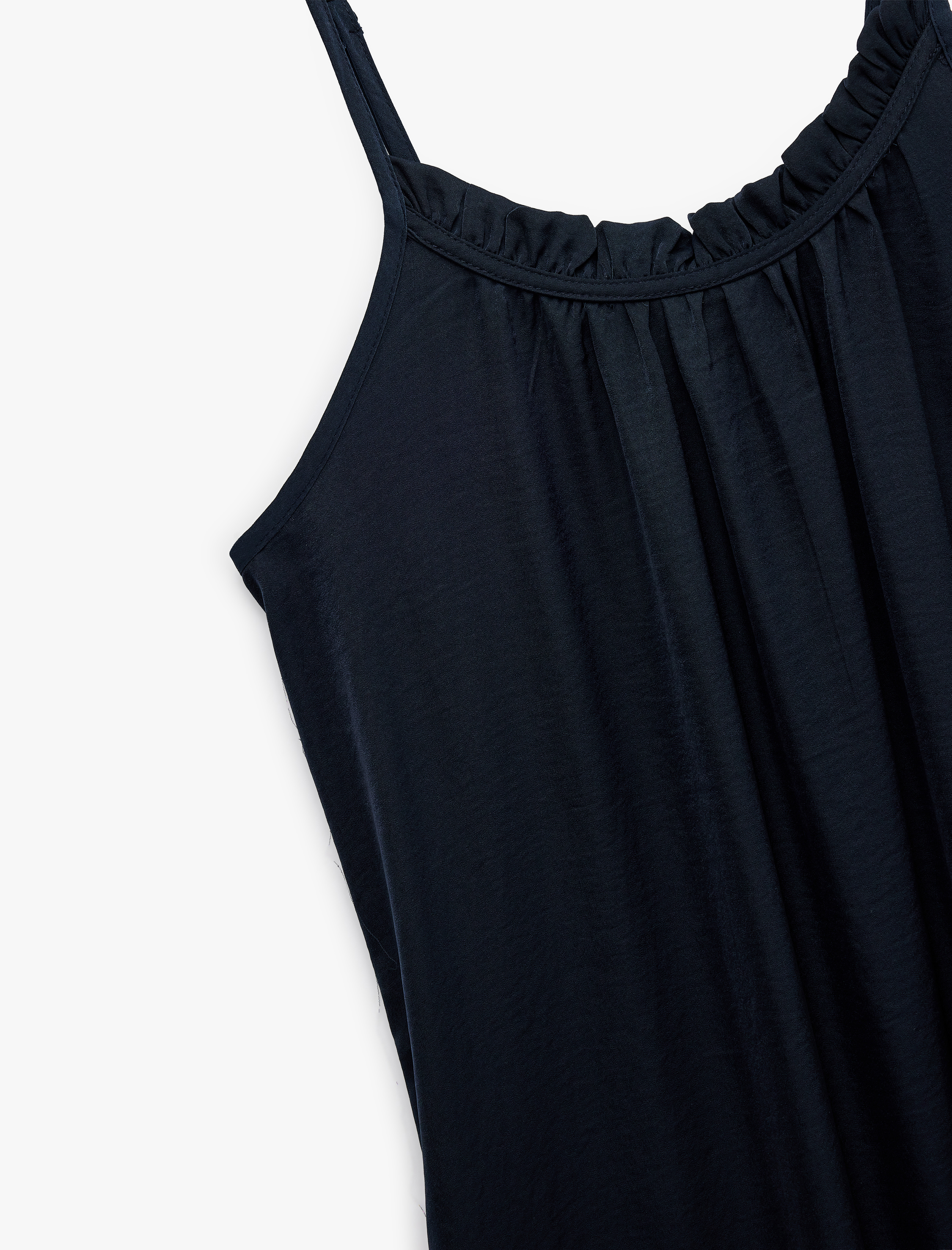   Aerobin Kumaş Bol Kalıp Fırfır Detaylı İnce Askılı Uzun Saten Elbise