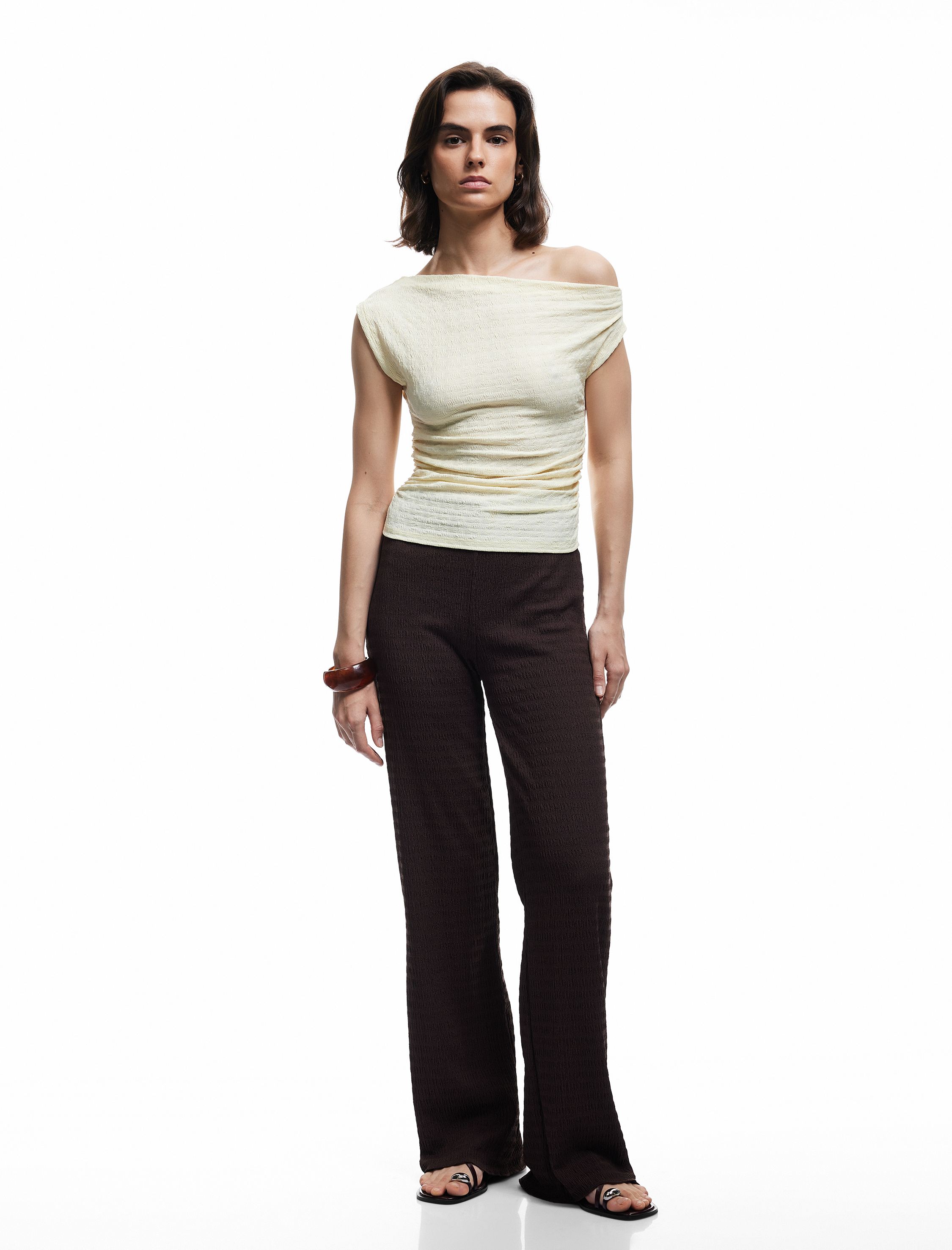   Bürümcük Kumaş Dokulu Drapeli Kayık Yaka Kolsuz Bluz