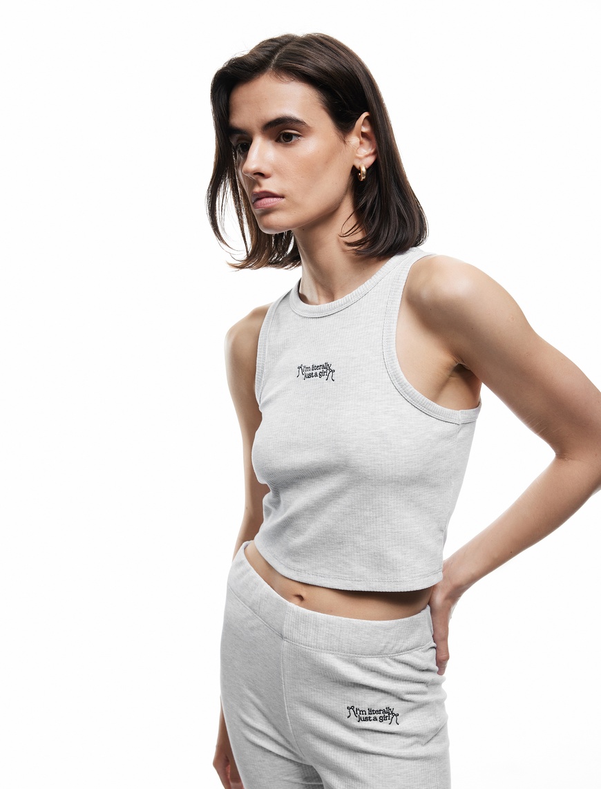   Slim Fit Nakış Detaylı Crop Halter Yaka Atlet Pijama Üstü