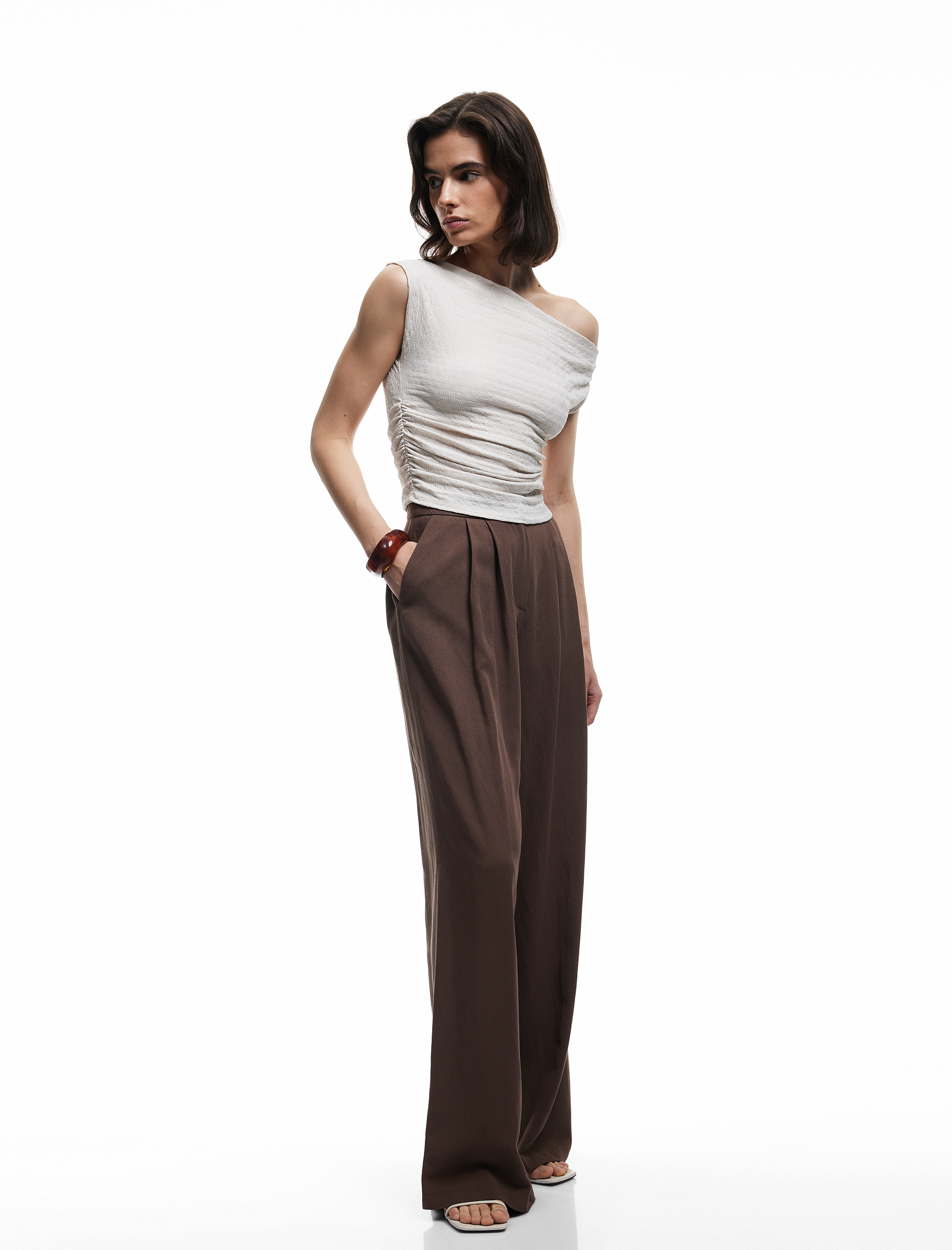   Bürümcük Kumaş Dokulu Drapeli Kayık Yaka Kolsuz Bluz