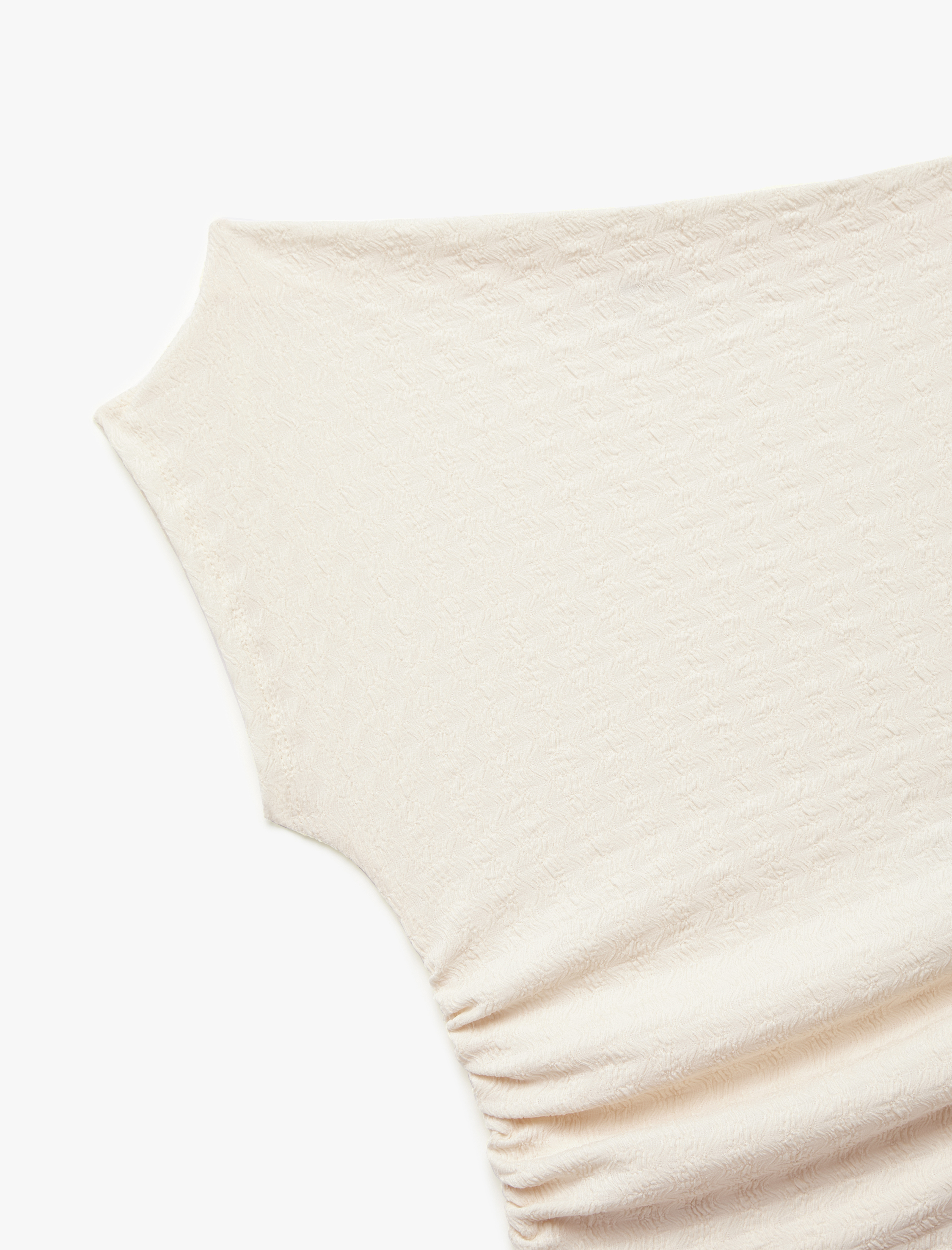   Bürümcük Kumaş Dokulu Drapeli Kayık Yaka Kolsuz Bluz