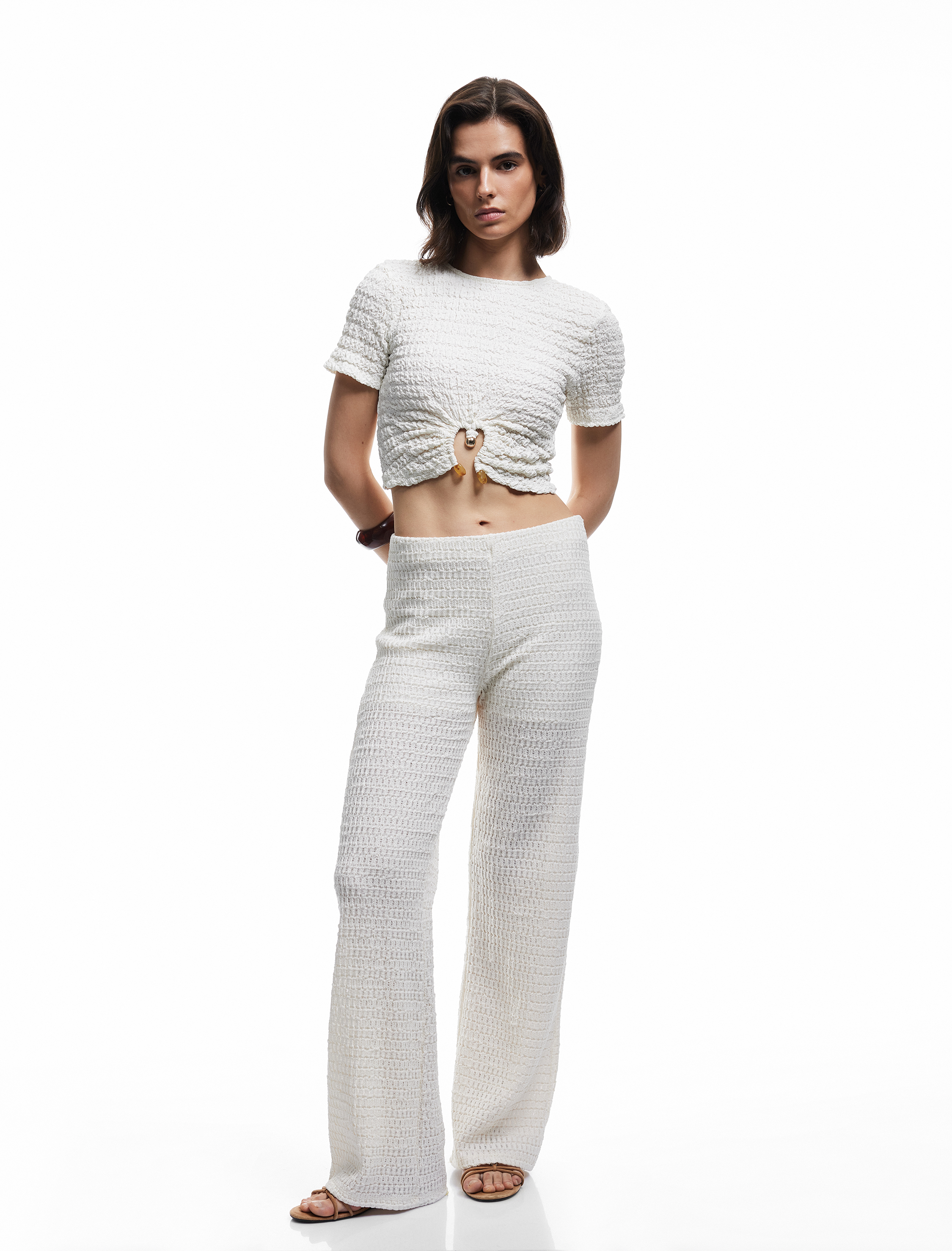   Bürümcük Kumaş Kısa Kollu Bisiklet Yaka Aksesuarlı Crop Tişört