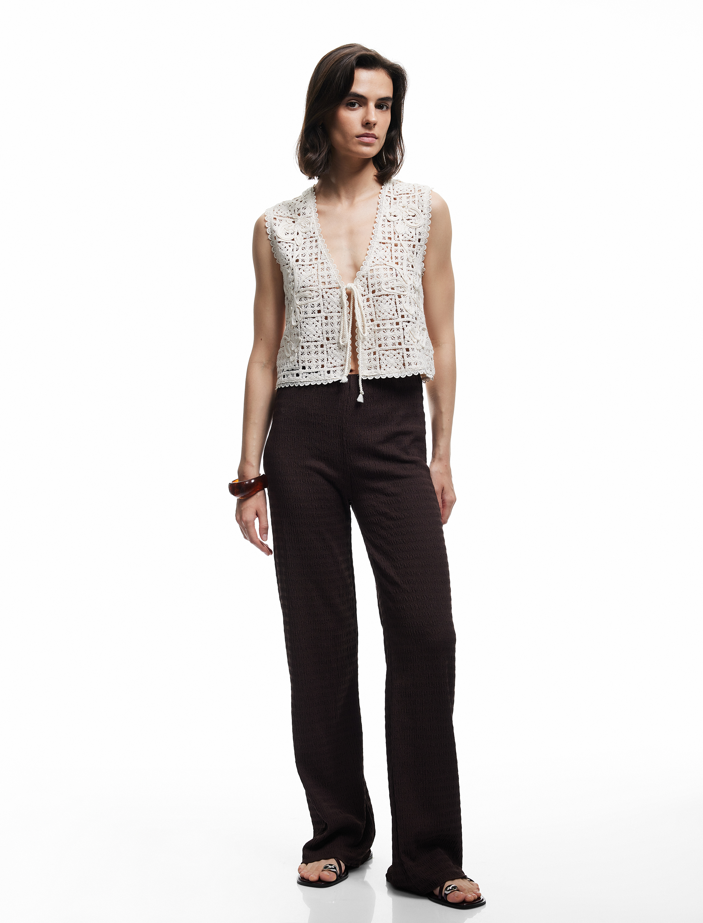   Önden Bağlama Detaylı Çiçekli Ajurlu Kroşe Crop Yelek