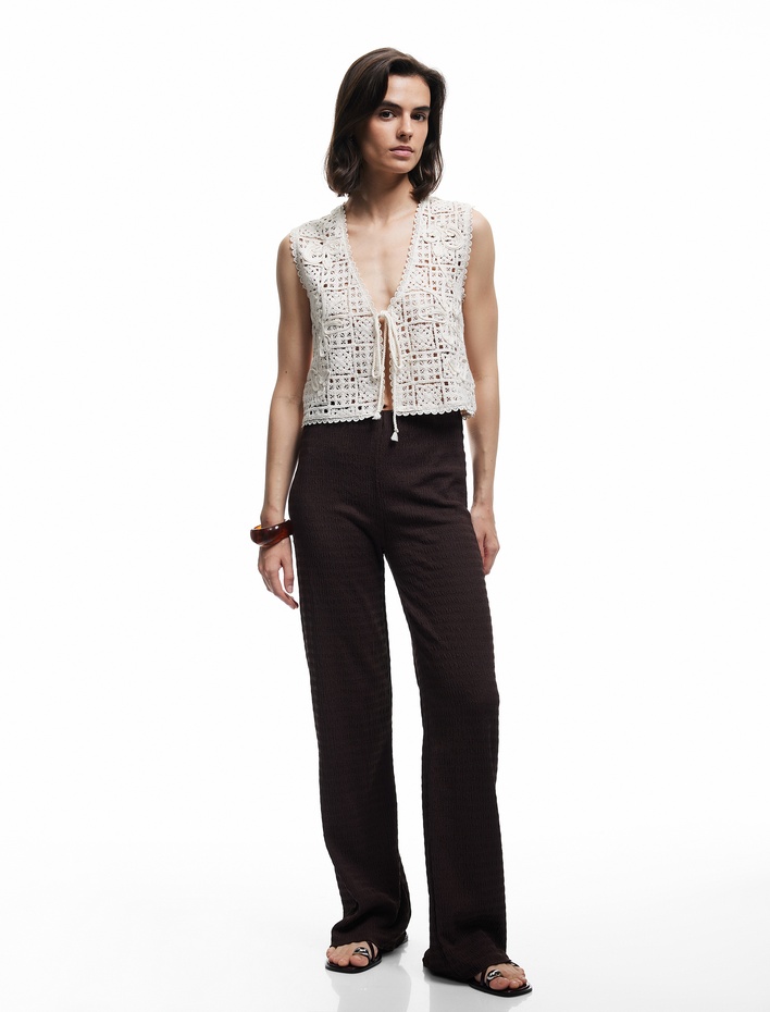  Önden Bağlama Detaylı Çiçekli Ajurlu Kroşe Crop Yelek