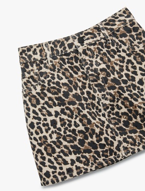 Koton X Zeynep Bastık - Düğmeli Cepli Taş Detaylı Mini Denim Leopar Etek_5