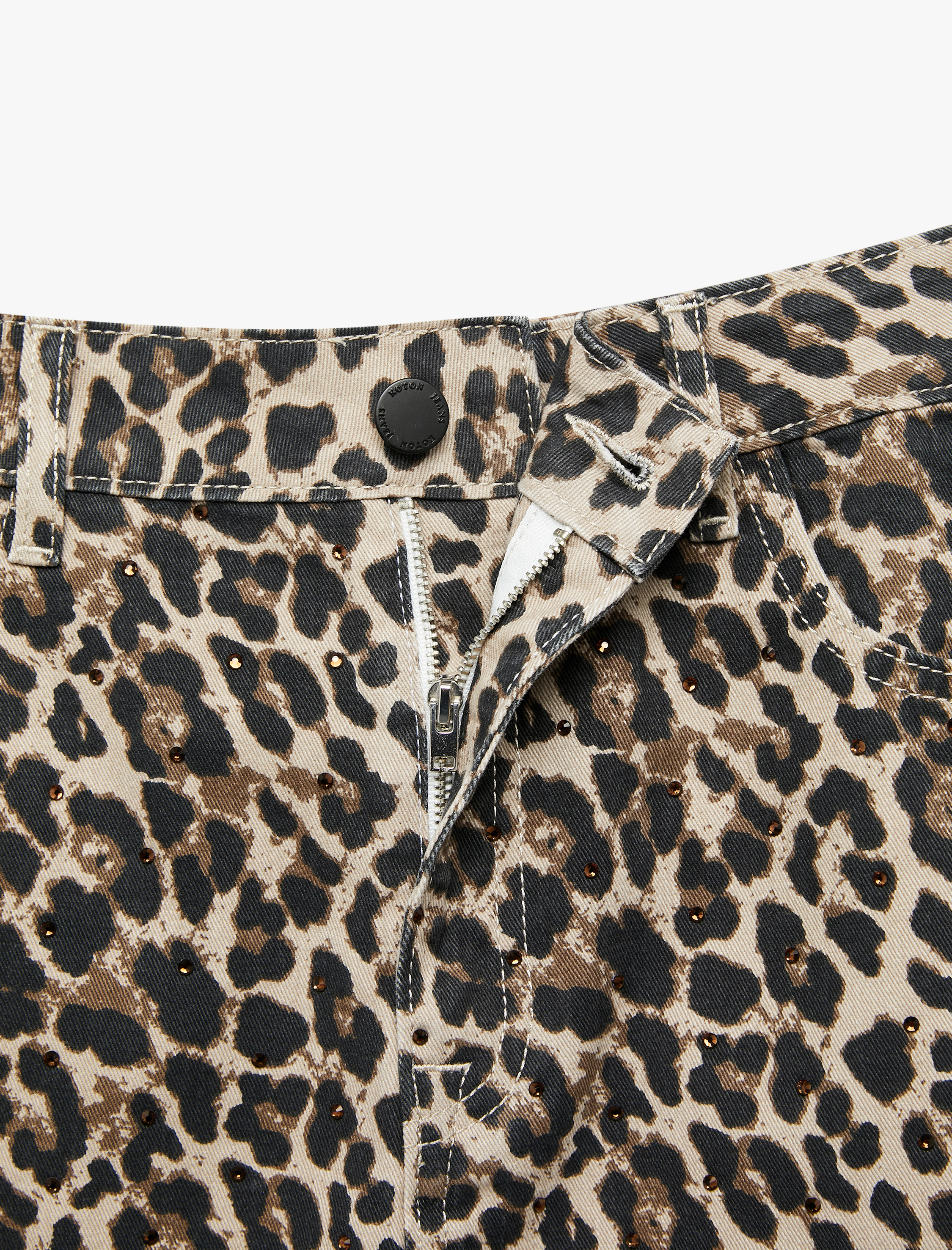   Koton X Zeynep Bastık - Düğmeli Cepli Taş Detaylı Mini Denim Leopar Etek