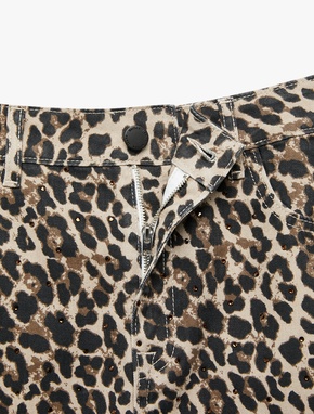 Koton X Zeynep Bastık - Düğmeli Cepli Taş Detaylı Mini Denim Leopar Etek_6