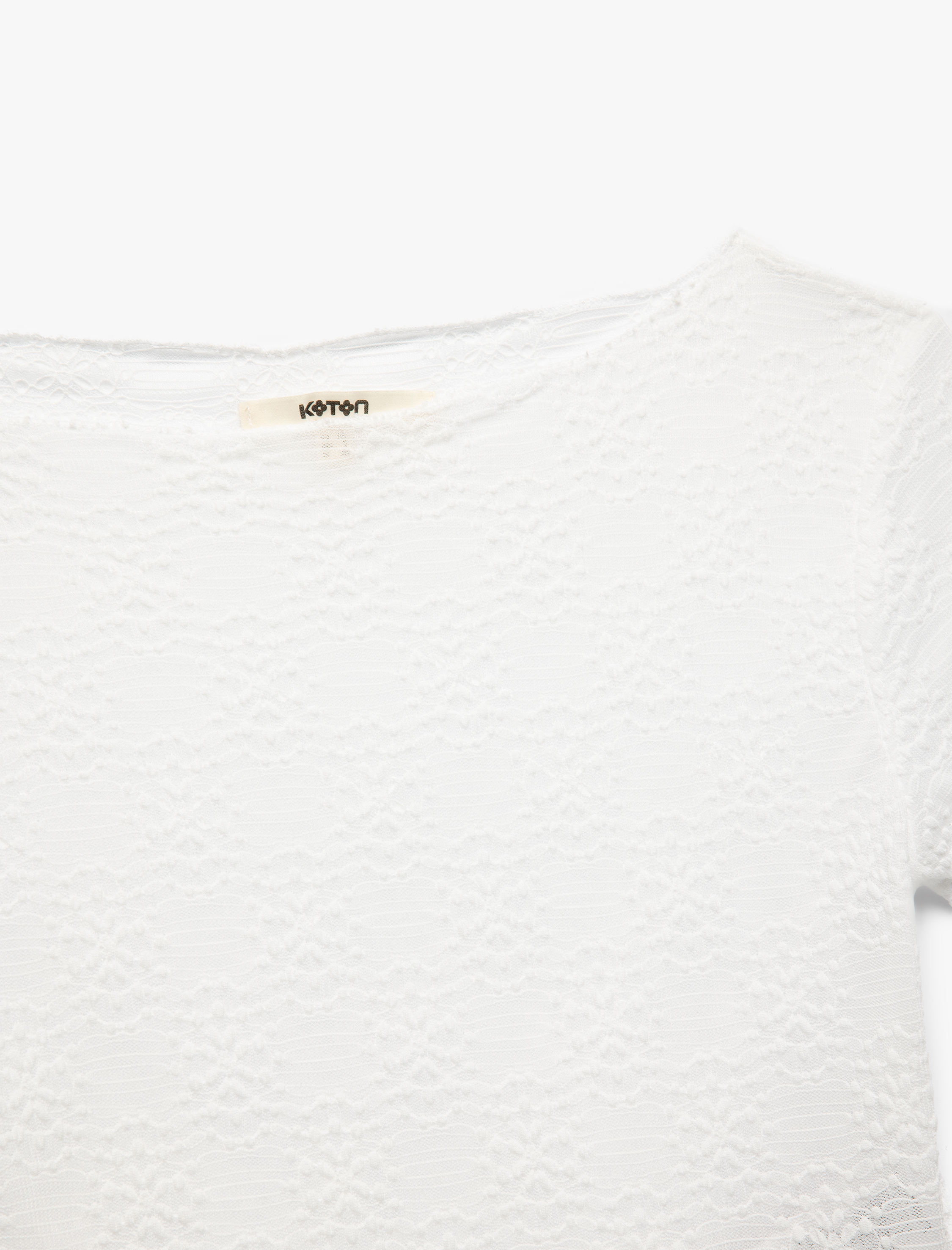   Asimetrik Etek Ucu Detaylı Dokulu Kısa Kollu Kayık Yaka Tişört