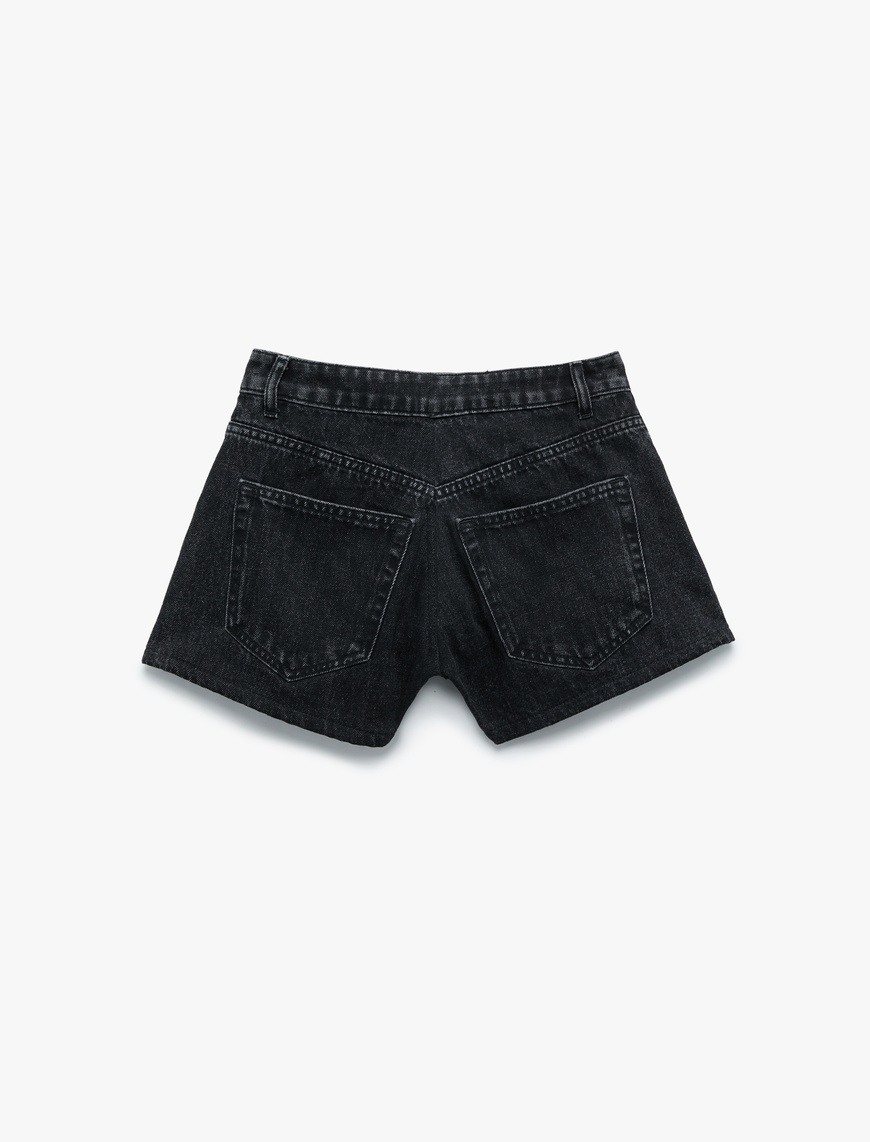  Düğmeli Cep Detaylı Taşlı Mini Denim Şort