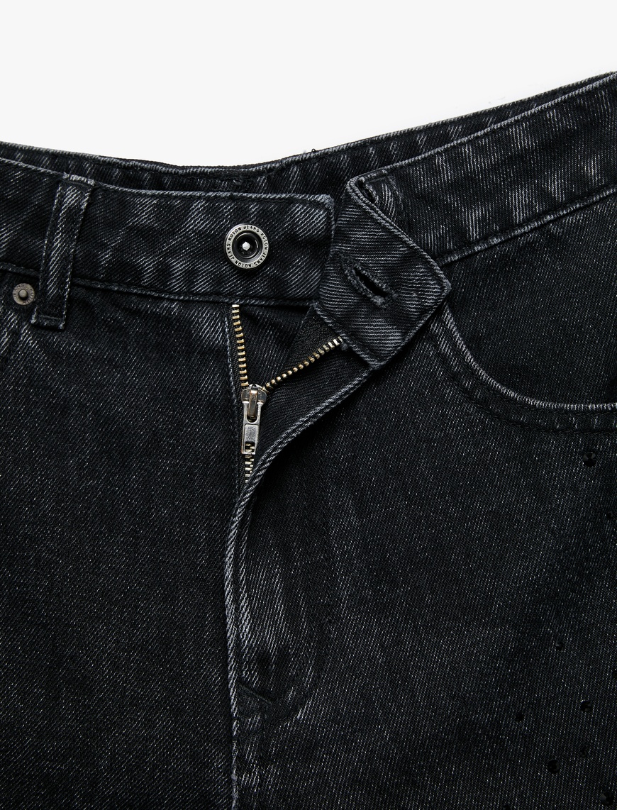   Düğmeli Cep Detaylı Taşlı Mini Denim Şort