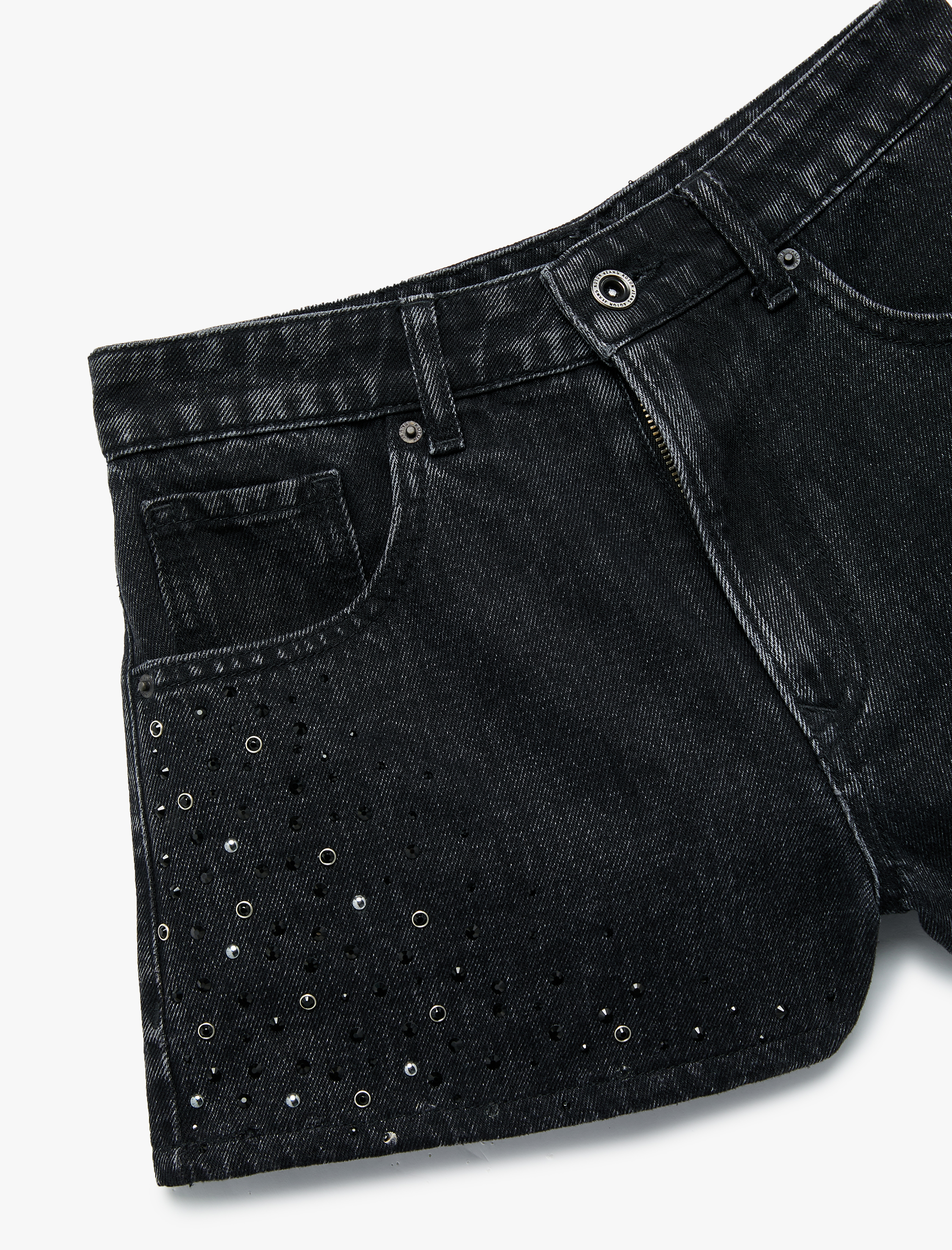   Koton X Zeynep Bastık - Düğmeli Cep Detaylı Taşlı Mini Denim Şort
