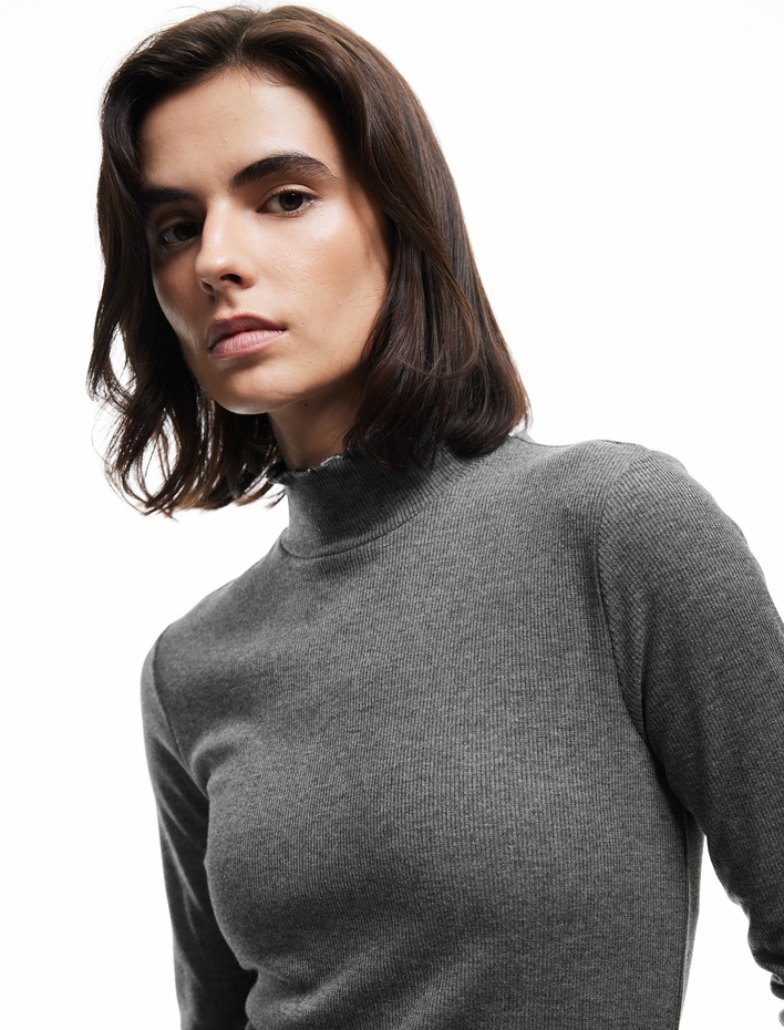  Slim Fit Fırfır Detaylı Dik Yaka Uzun Kollu Tişört