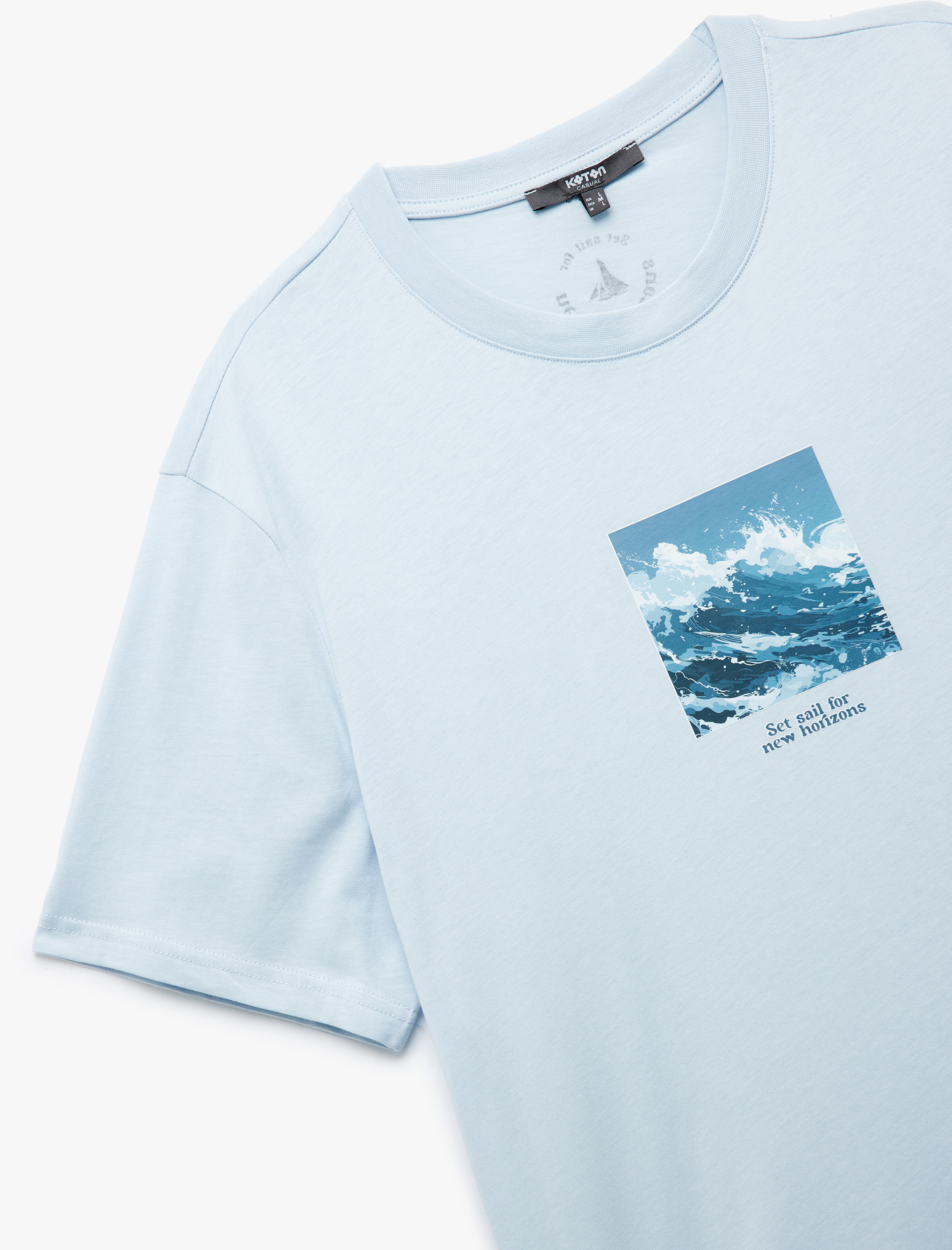   Regular Fit Kısa Kollu Dikiş Detaylı Bisiklet Yaka Pamuklu Baskılı Tişört