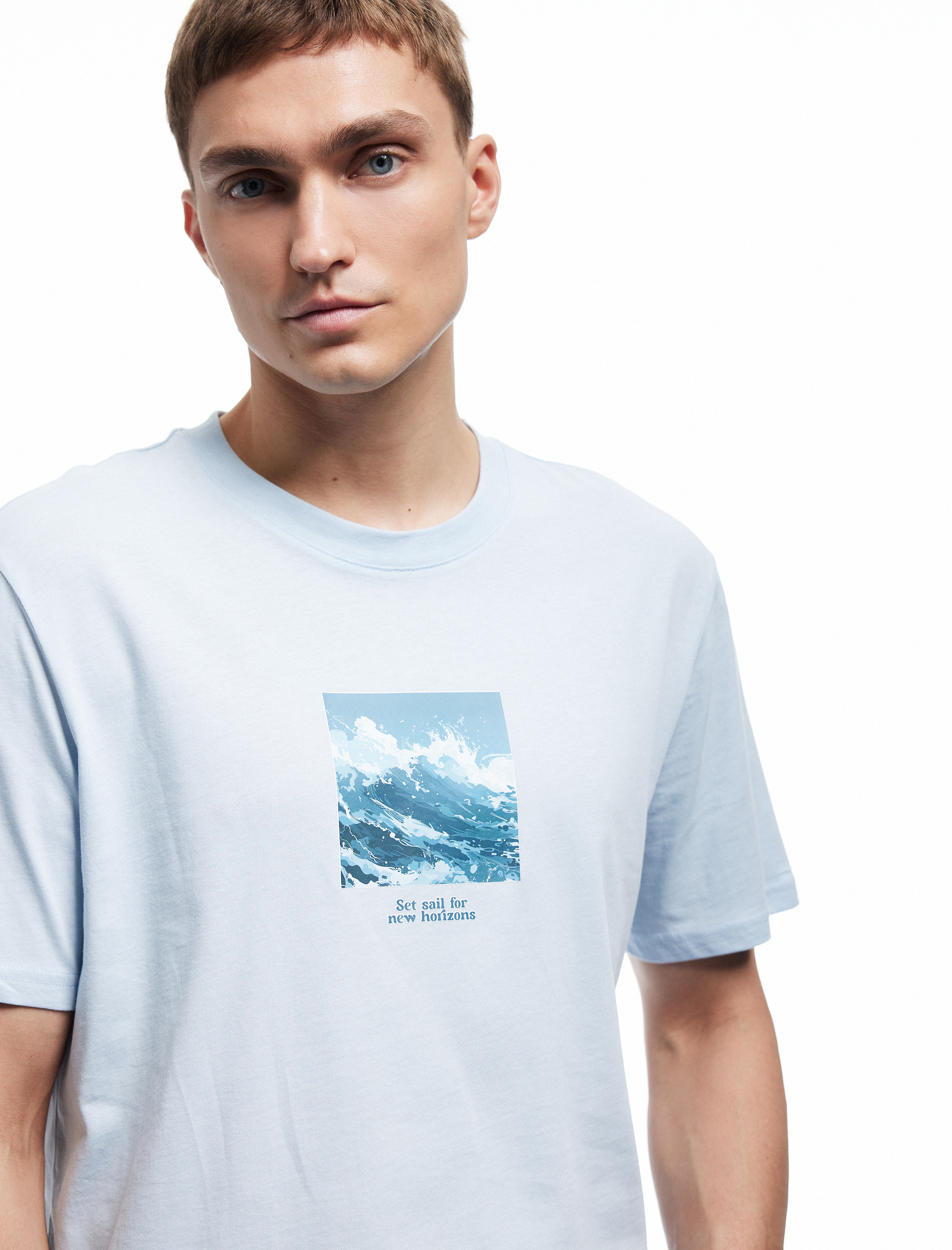   Regular Fit Kısa Kollu Dikiş Detaylı Bisiklet Yaka Pamuklu Baskılı Tişört