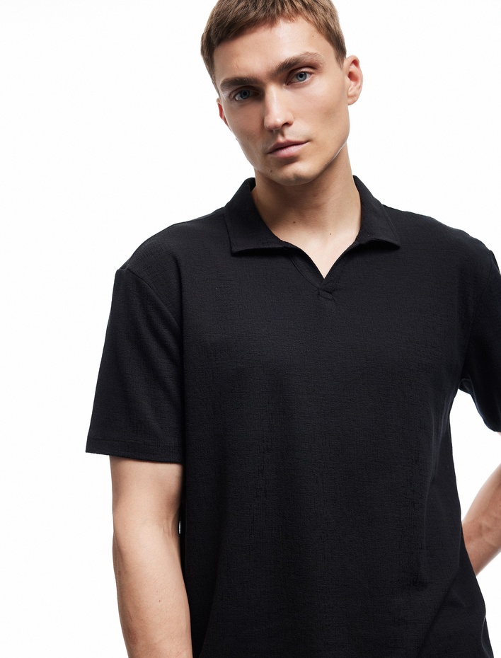  Pamuklu Regular Fit V Polo Yaka Kısa Kollu Tişört