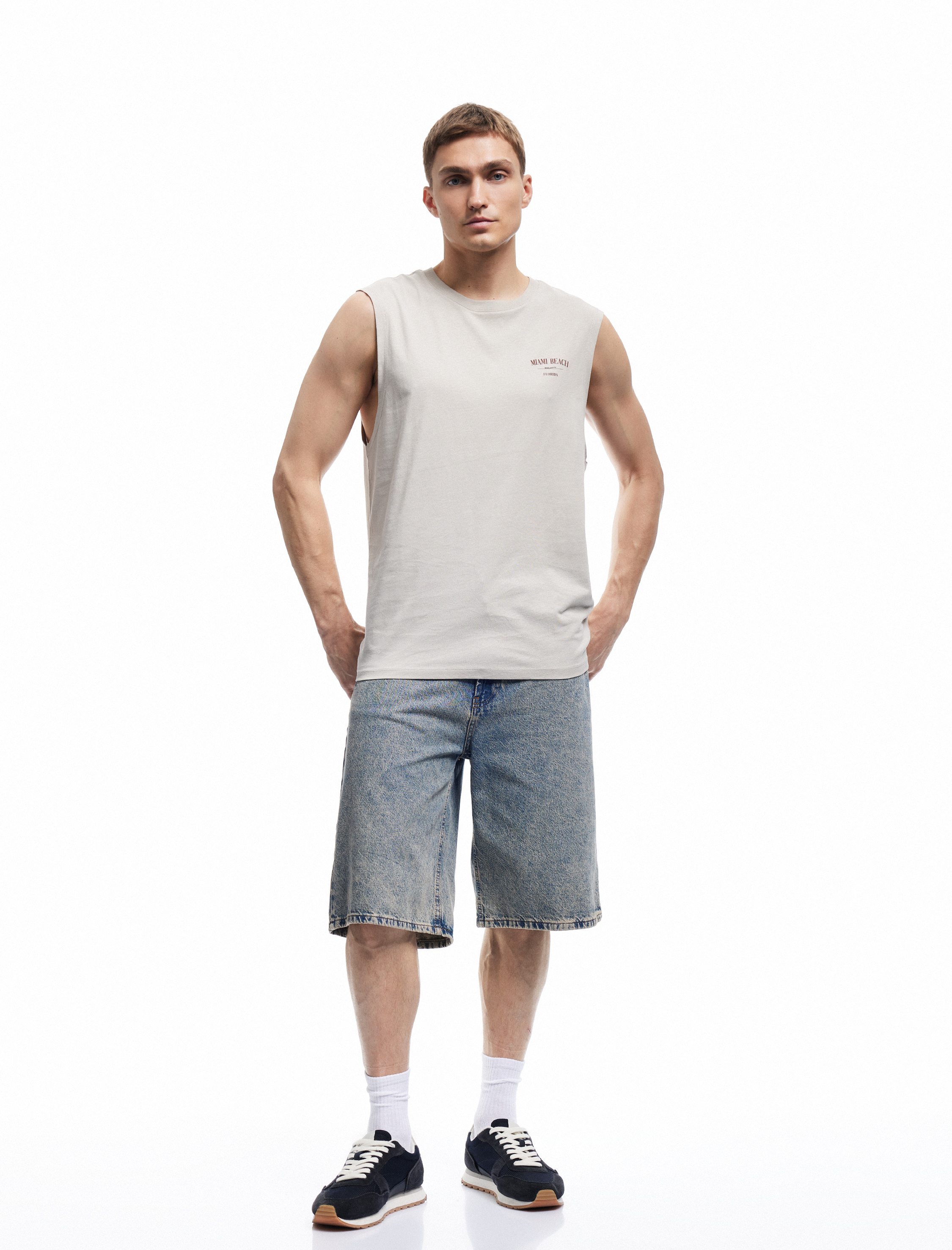   Bisiklet Yaka Kolsuz Pamuklu Arkası Baskılı Atlet