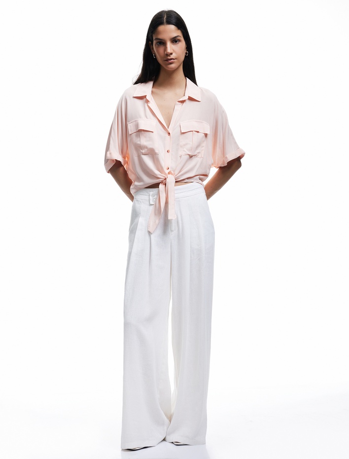  Kısa Kollu Gömlek Yaka Bağlama Detaylı Cepli Düğmeli Viskon Bluz