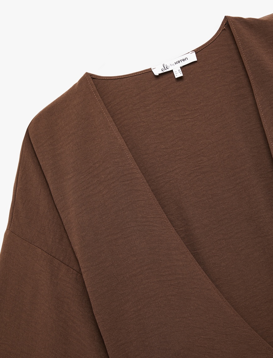   Kısa Kollu Kruvaze Yaka Bağlama Detaylı Oversize Kimono