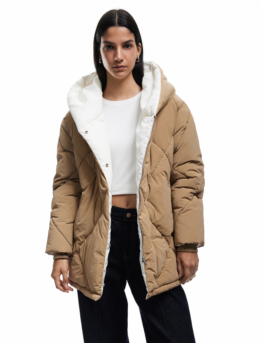 Koton Kadın Kapüşonlu Cep Detaylı Fermuarlı Çıtçıt Düğmeli Kapitone Oversize Anorak
