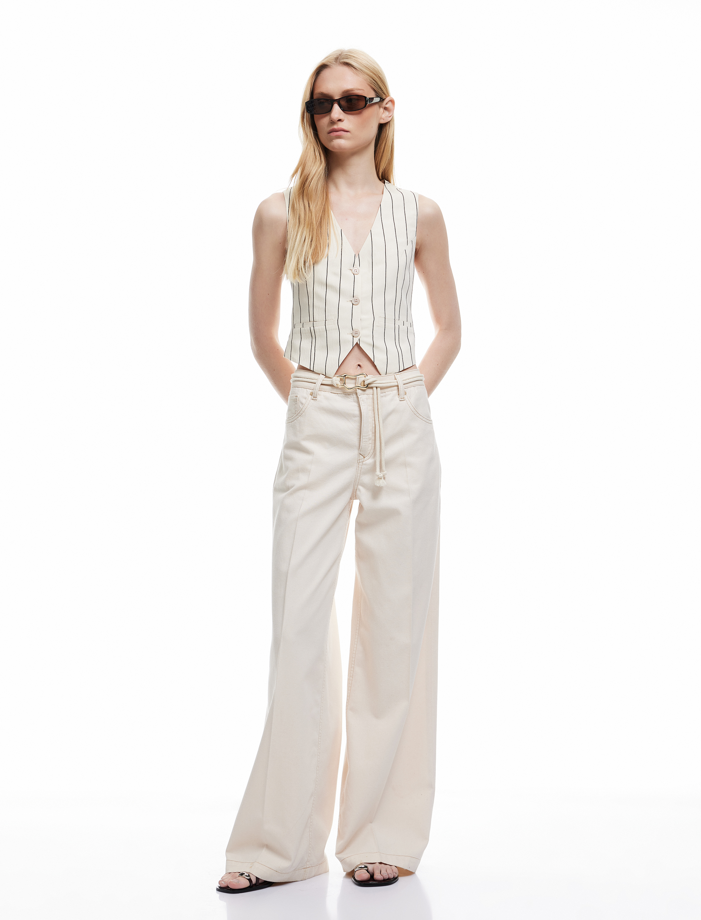   Koton X Şahika Ercümen - Pamuklu Loose Straight Fit Metal Aksesuar Detaylı Kemerli Pantolon