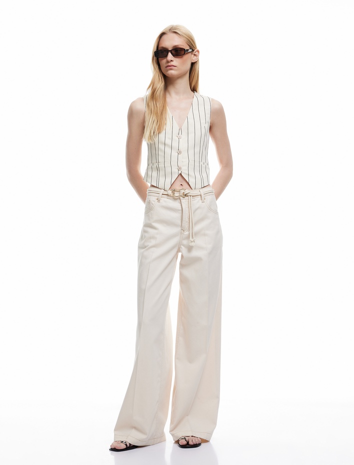  Koton X Şahika Ercümen - Pamuklu Loose Straight Fit Metal Aksesuar Detaylı Kemerli Pantolon