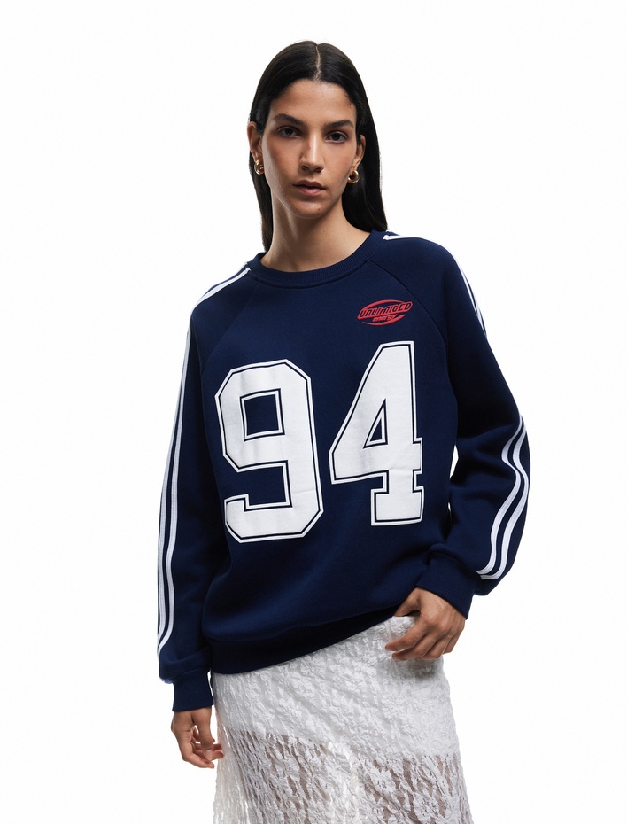  Pamuklu Şardonlu Biyeli Uzun Kollu Bisiklet Yaka Baskılı Sweatshirt