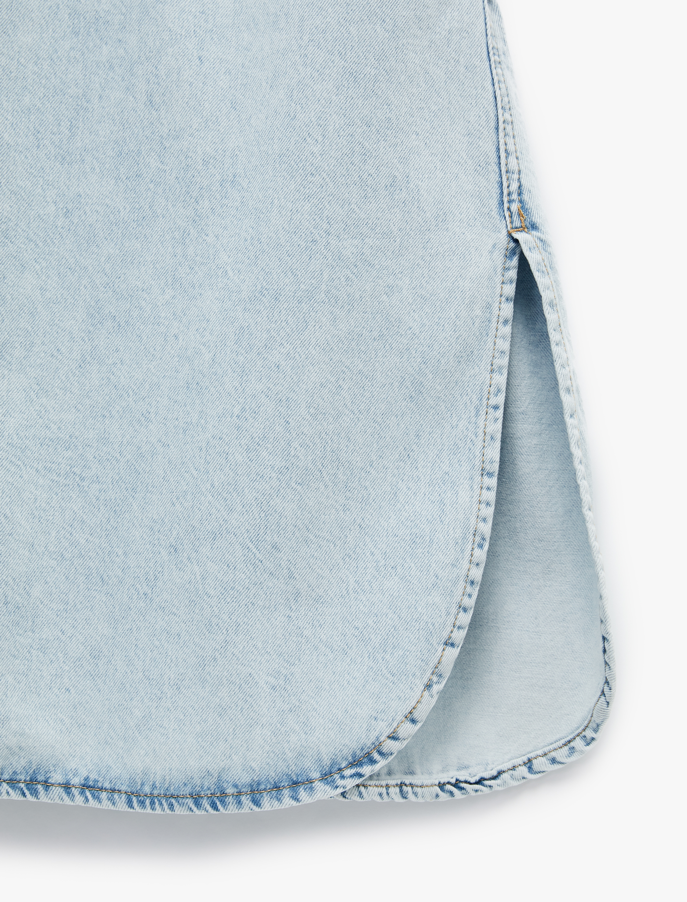 Kolsuz Gömlek Yaka Cep Detaylı Kemerli Midi Boy Denim Elbise