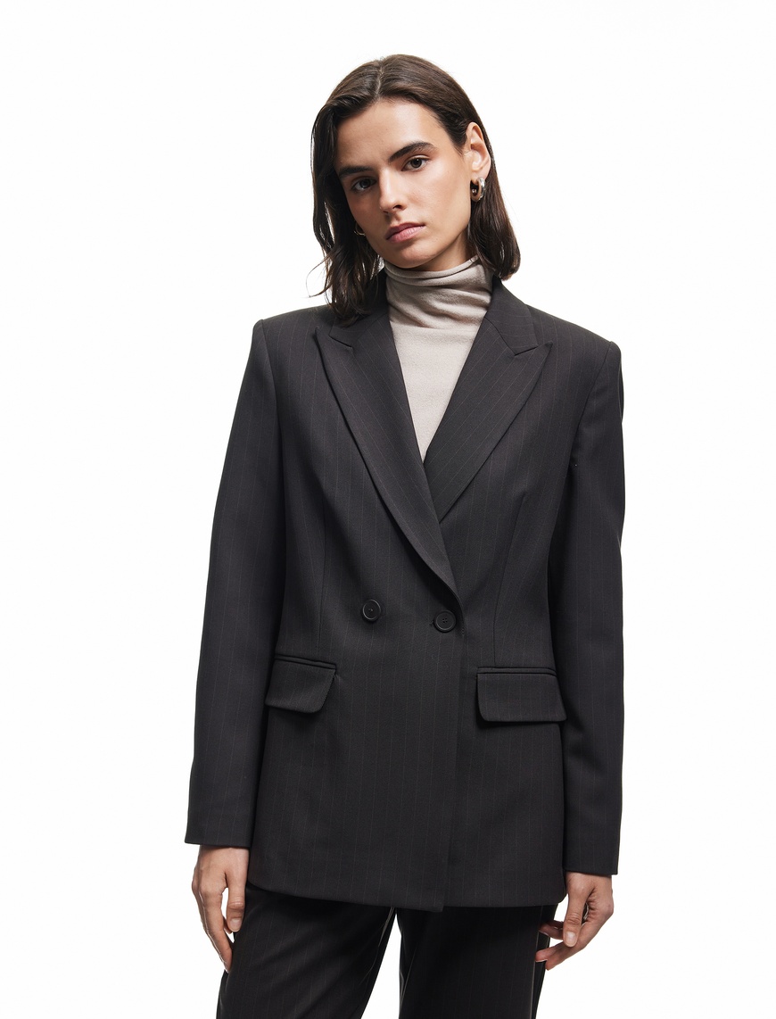   Kapaklı Çift Cepli Uzun Kollu Kruvaze Blazer Ceket