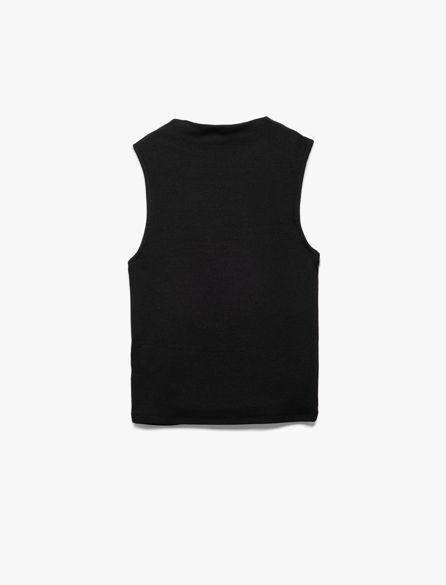   Basic Slim Fit Dik Yaka Modal Kolsuz Bluz