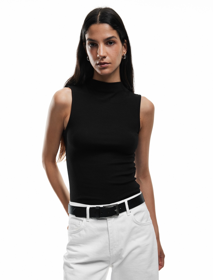   Basic Slim Fit Dik Yaka Modal Kolsuz Bluz