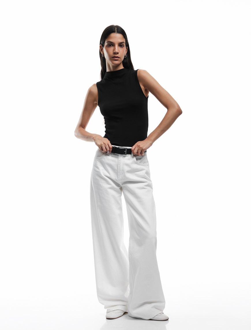  Basic Slim Fit Dik Yaka Modal Kolsuz Bluz