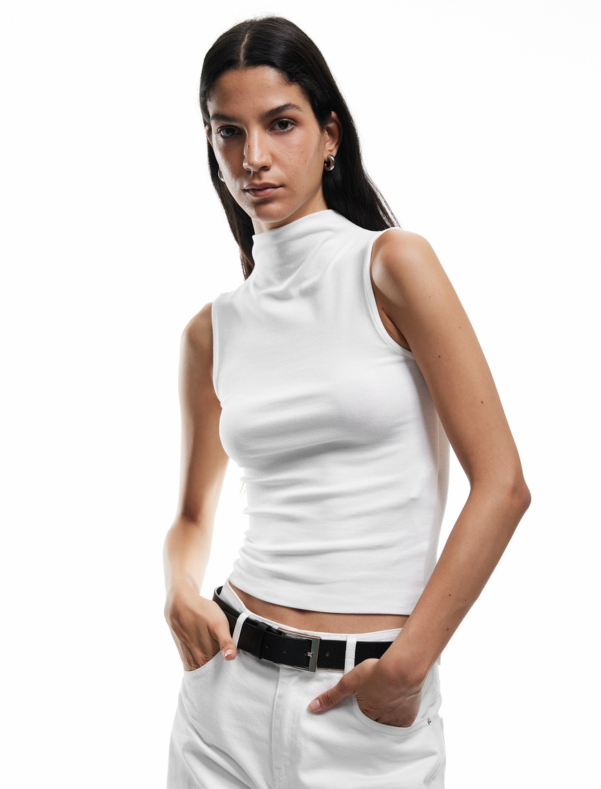   Basic Slim Fit Dik Yaka Modal Kolsuz Bluz