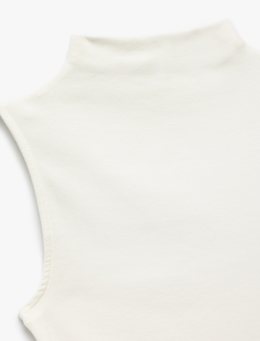   Basic Slim Fit Dik Yaka Modal Kolsuz Bluz